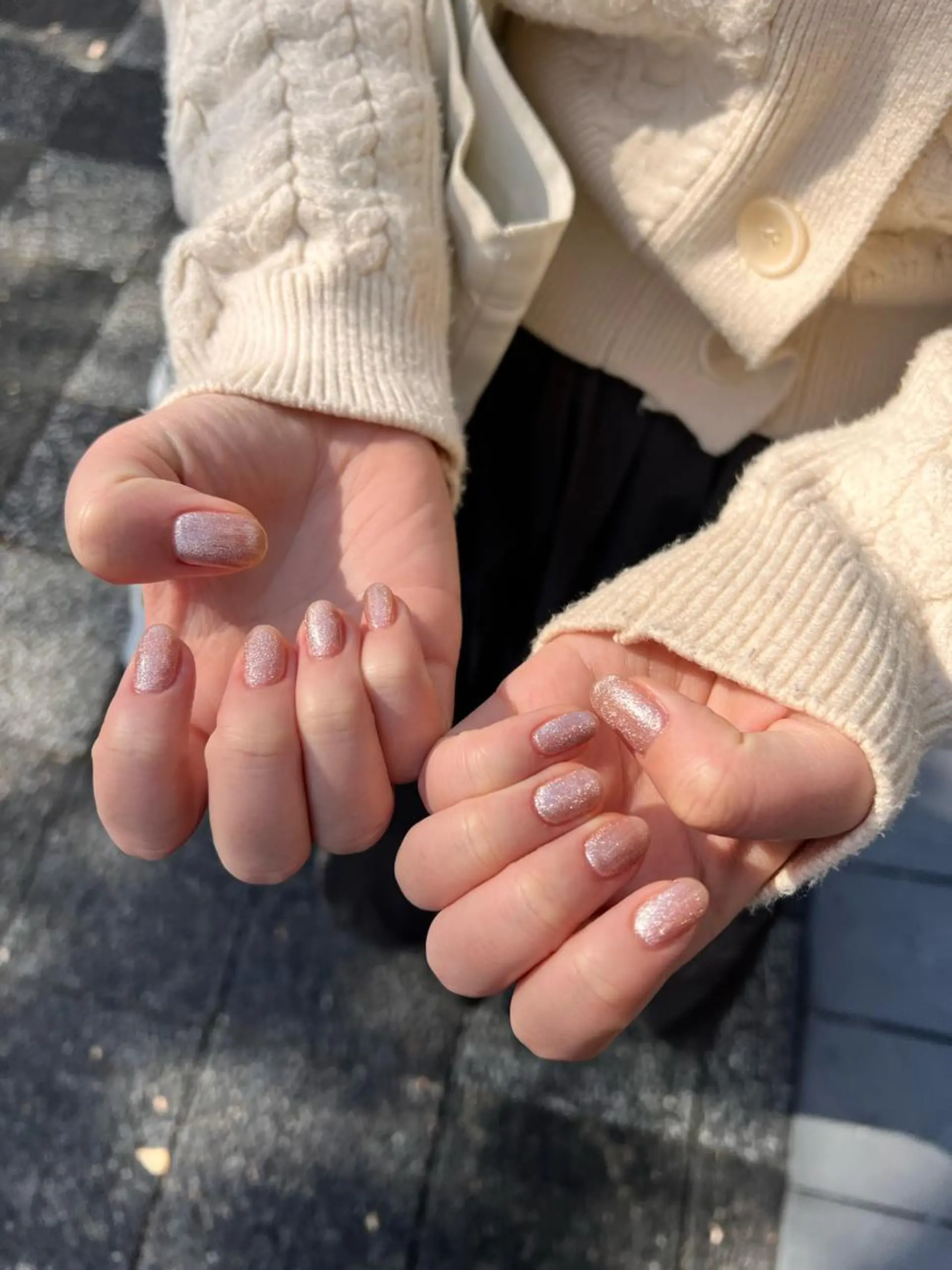 ミディアム ハンドネイル 𝐞𝐚𝐜𝐡 nanami🩰のネイルデザイン