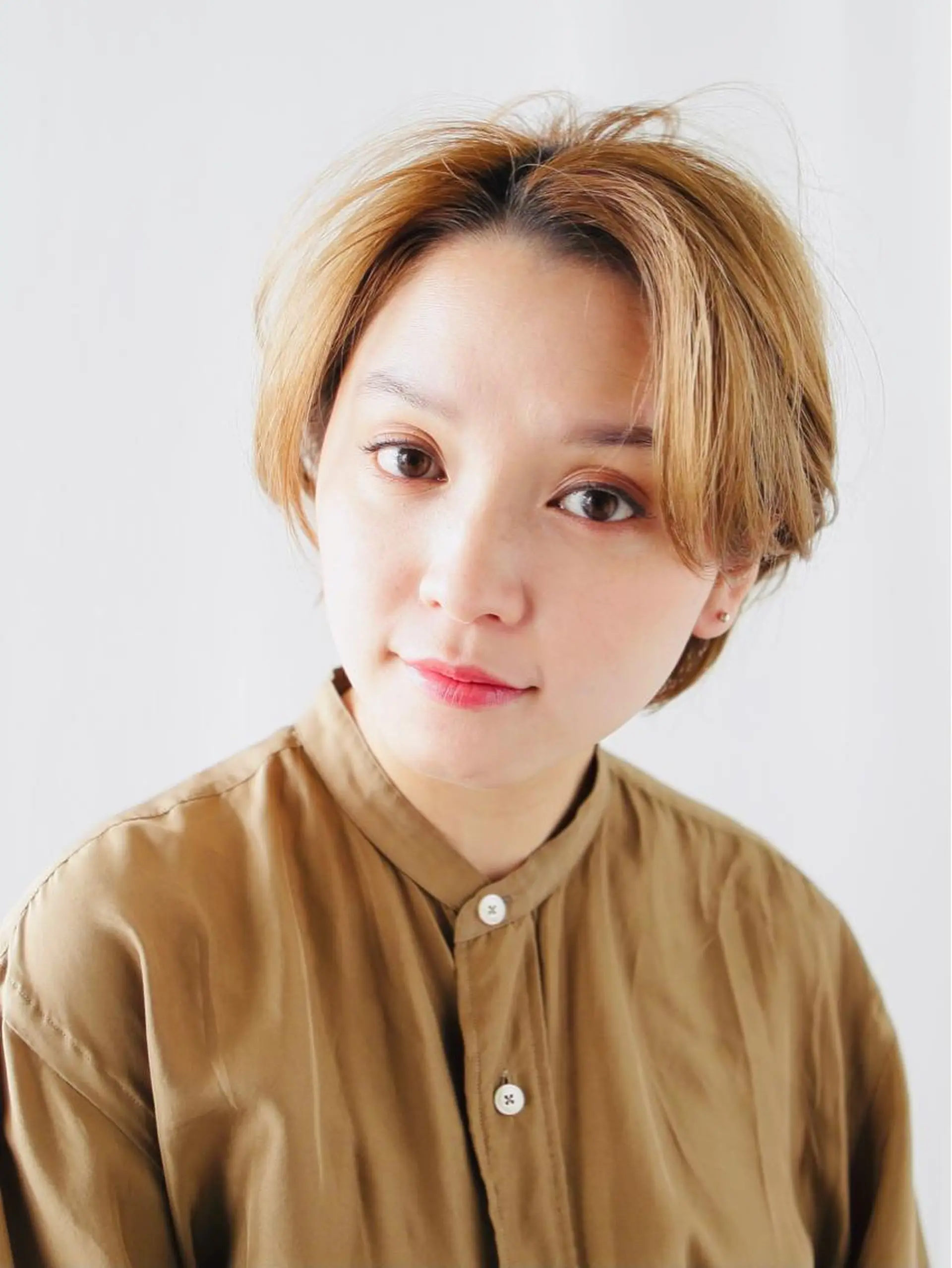 ショート カラー 切りっぱなしボブ ショートボブ ハンサムショート 丸みショート イヤリングカラー カット ヘアカラー トリートメント ショートボブ縮毛矯正 髪質改善のプロ山道潤のヘアスタイル