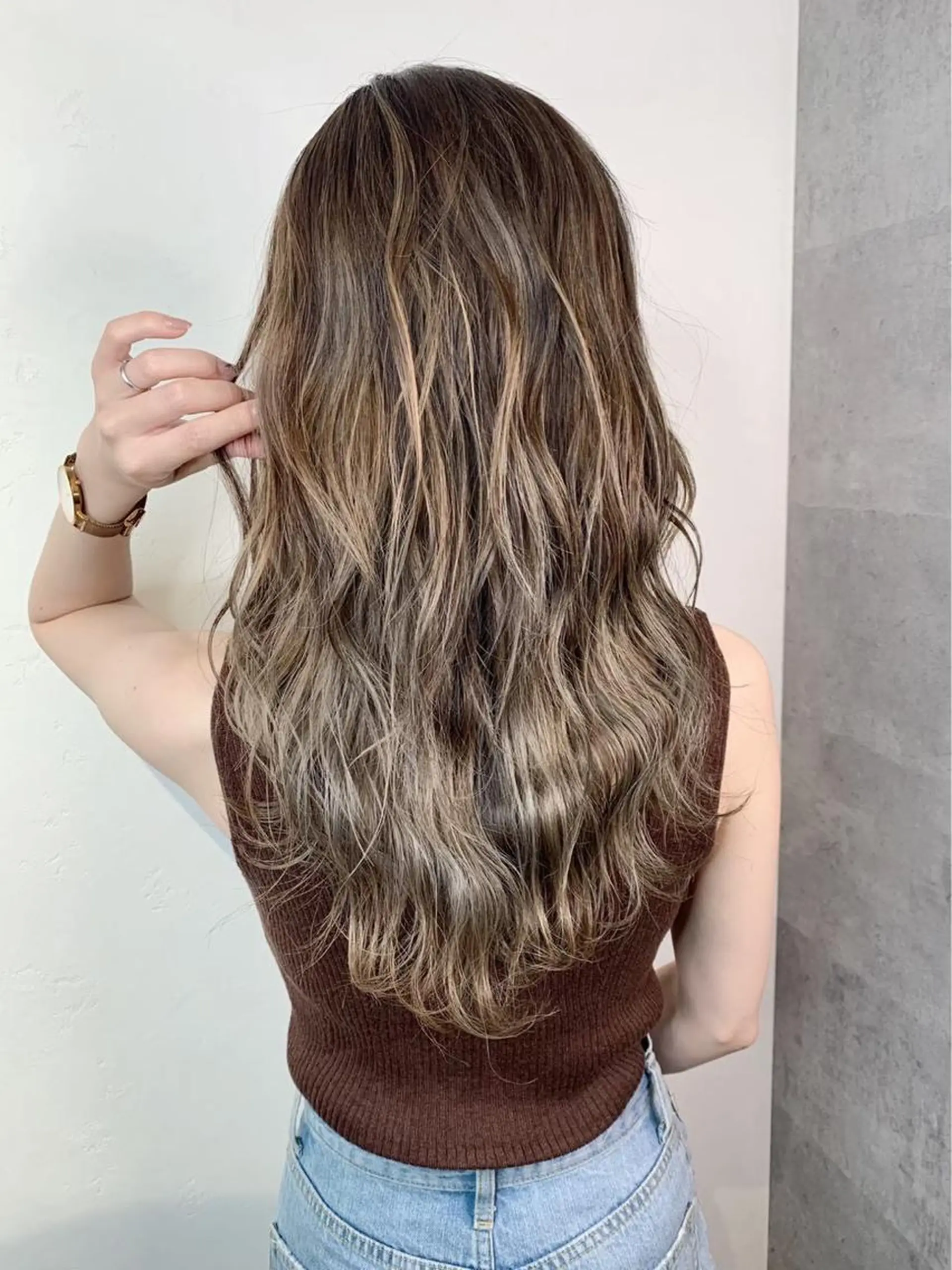 セミロング カラー _WHITE 高槻のヘアスタイル