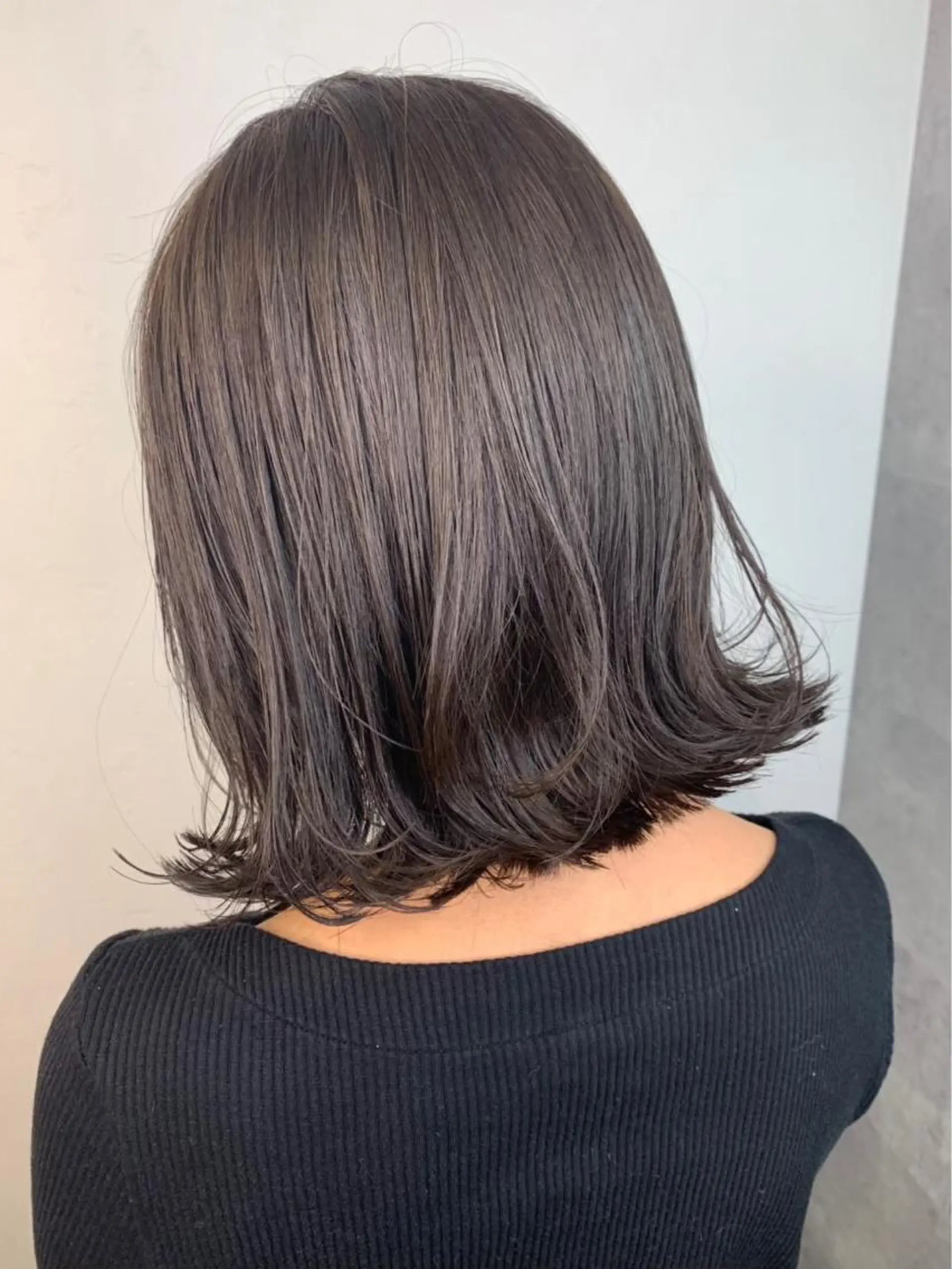ミディアム カラー ブルーカラー ブルージュ グレージュ インナーカラー 外国人風カラー ＿WHITE鳳店 アンダーバーホワイトのヘアスタイル