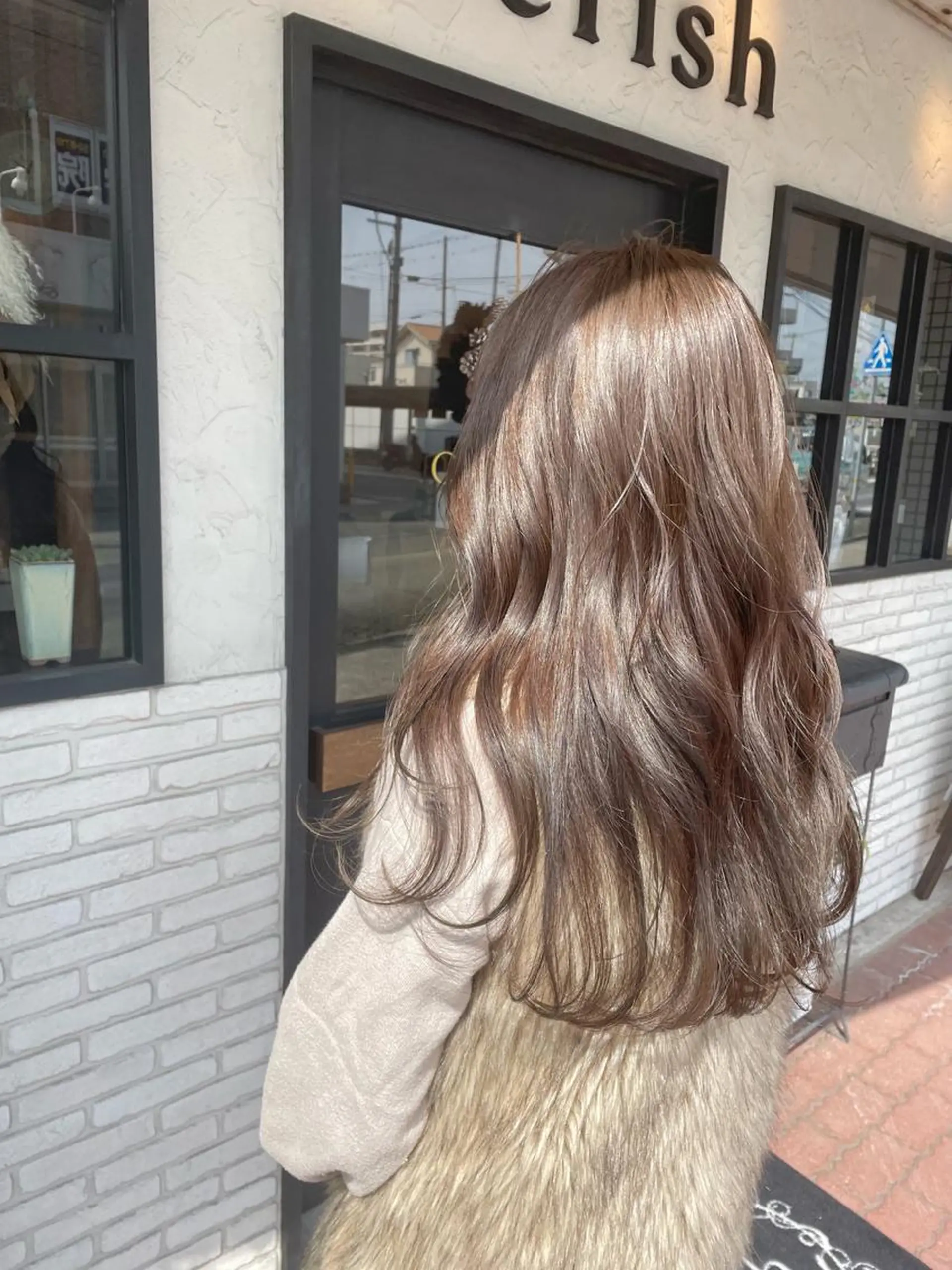 ロング カラー ベージュカラー オリーブベージュ カット ヘアカラー 小坂 真子のヘアスタイル