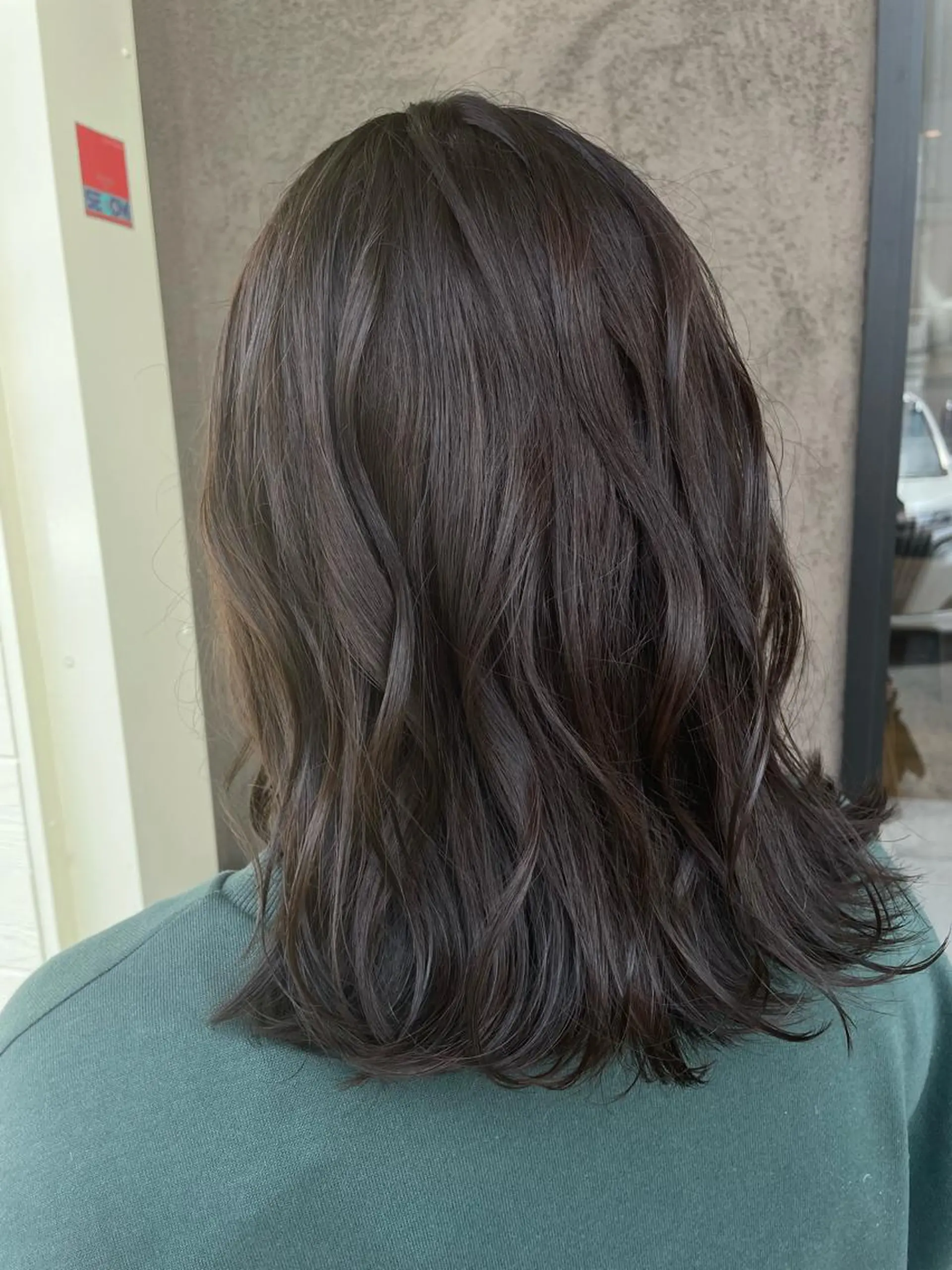 カラー 岡村 真子のヘアスタイル