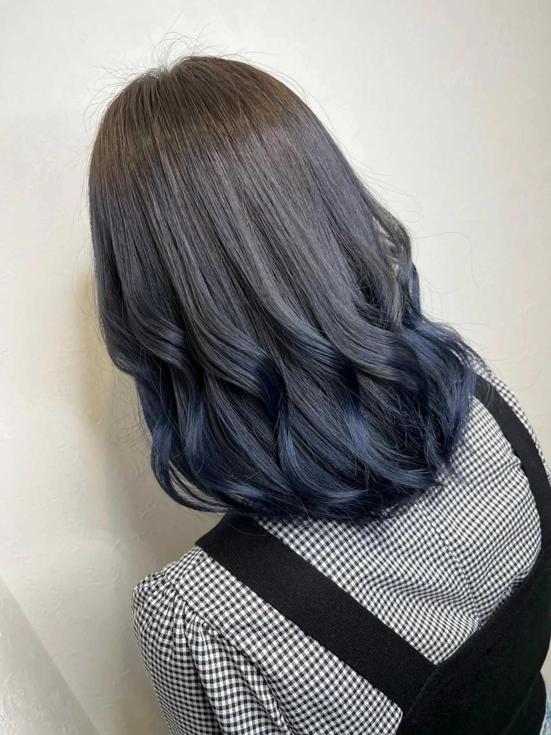 セミロング ヘアカラー 上山 菜緒のヘアスタイル