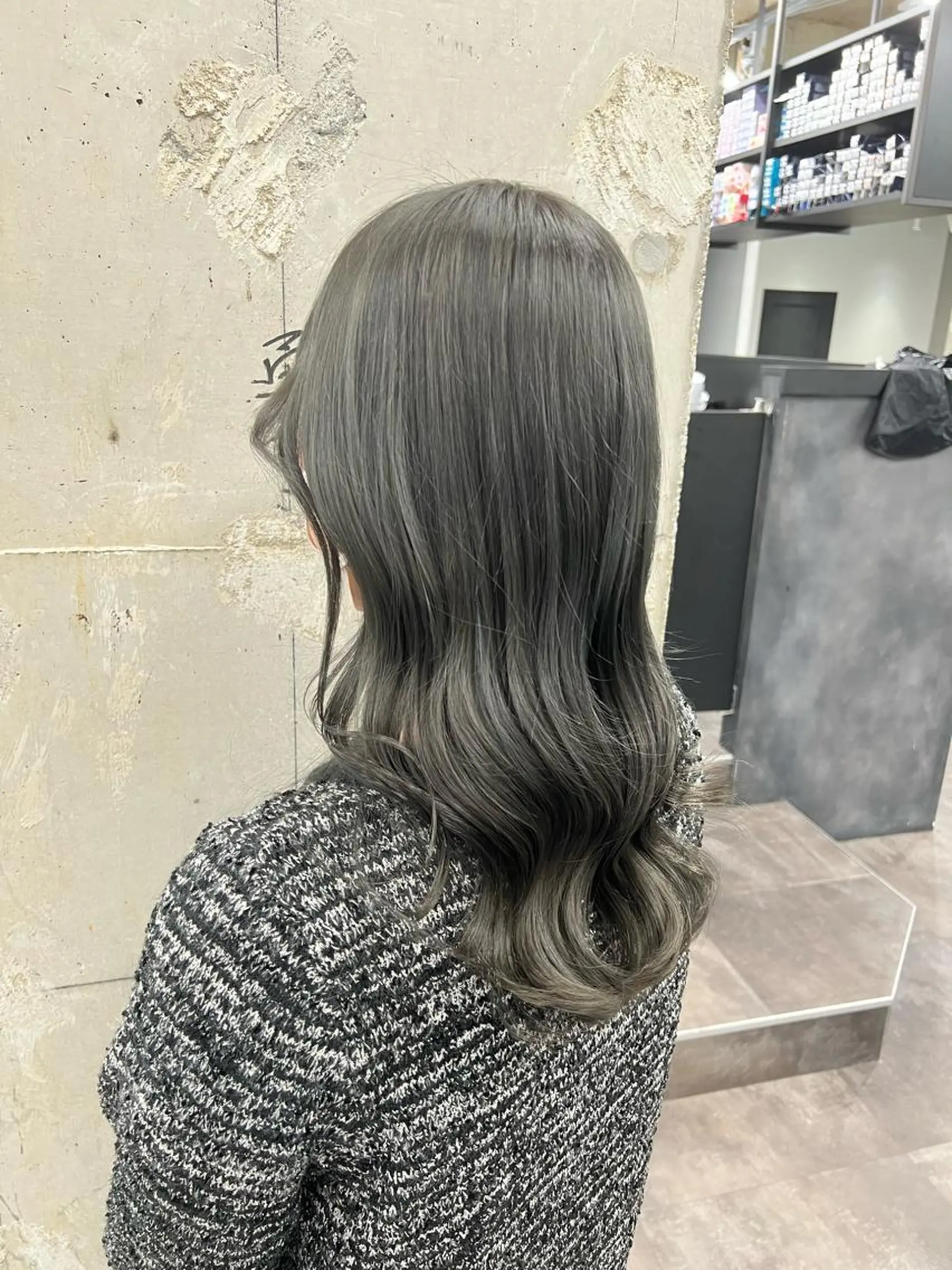 セミロング カラー ブリーチ グレージュ ブリーチなしカラー オリーブグレージュ オリーブグレー ヘアカラー je suis heureuse所属・ハイライトカラー 🌀ゆい❣️のヘアスタイル