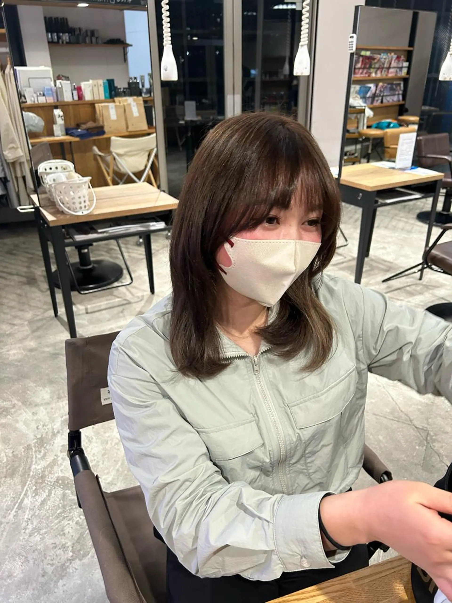 セミロング カラー ブリーチ インナーカラー ヘアカラー 伊藤 咲希のヘアスタイル