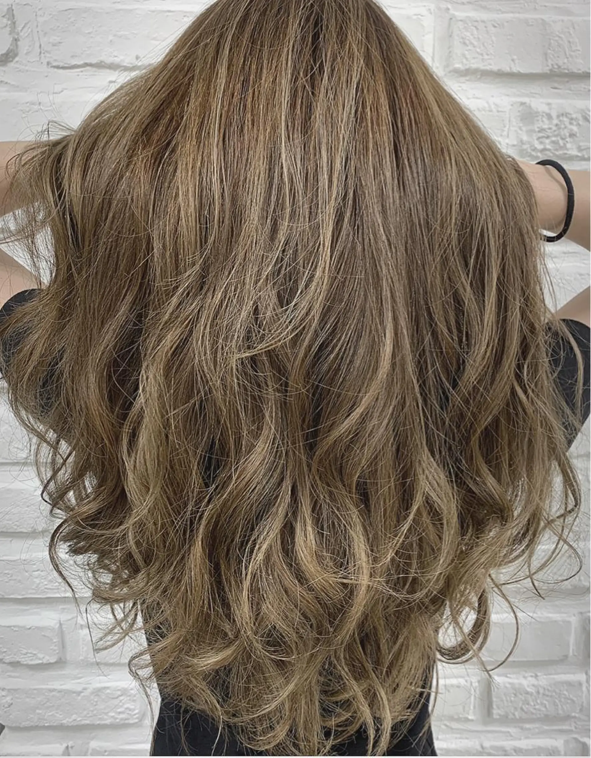 ロング カラー ブリーチ グレージュ イルミナカラー カット ヘアカラー トリートメント 【デザインカラー】 粥川佳日望のヘアスタイル