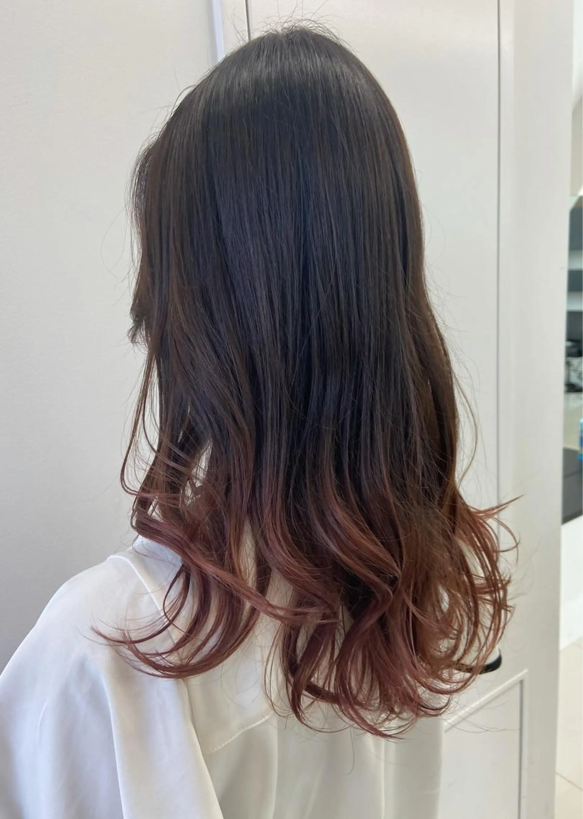 セミロング カラー グラデーションカラー ピンクカラー 🦄インナーカラー 🦄貫井彩花のヘアスタイル