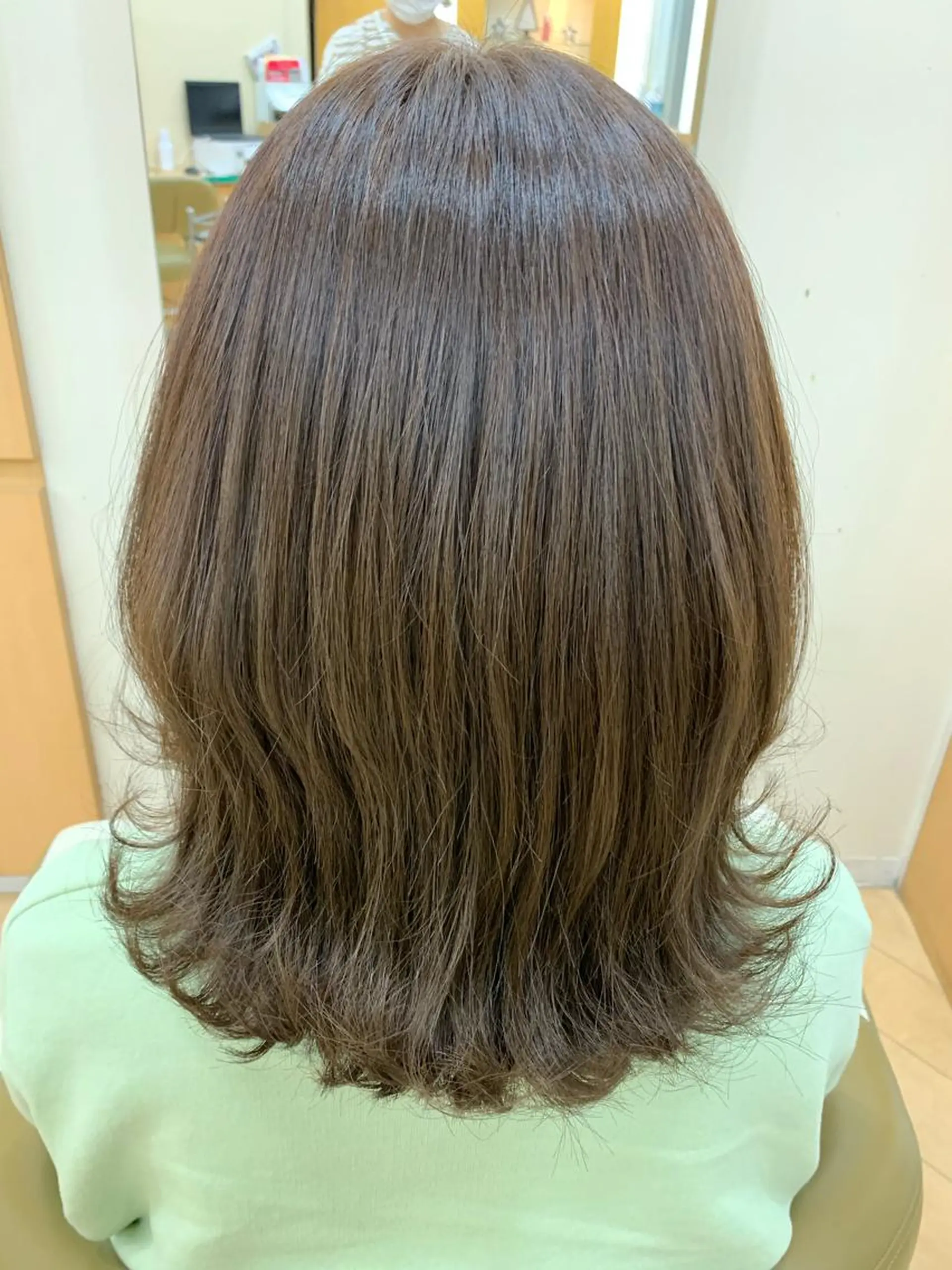 ミディアム 福原 亜祐美のヘアスタイル