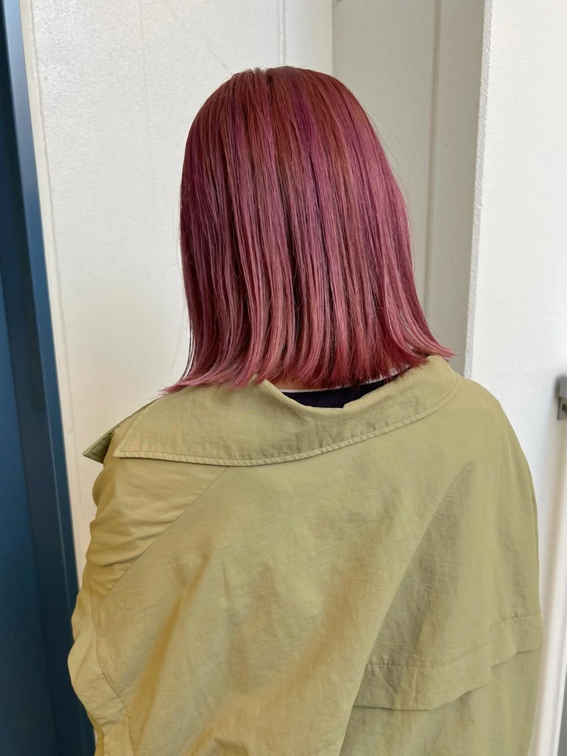 ミディアム カラー ショートボブ ベージュカラー ブリーチ ケアブリーチ 透明感カラー ヘアカラー トリートメント a moment(モーメント)所属・蔵前 デザインカット KOBAYASHIのヘアスタイル