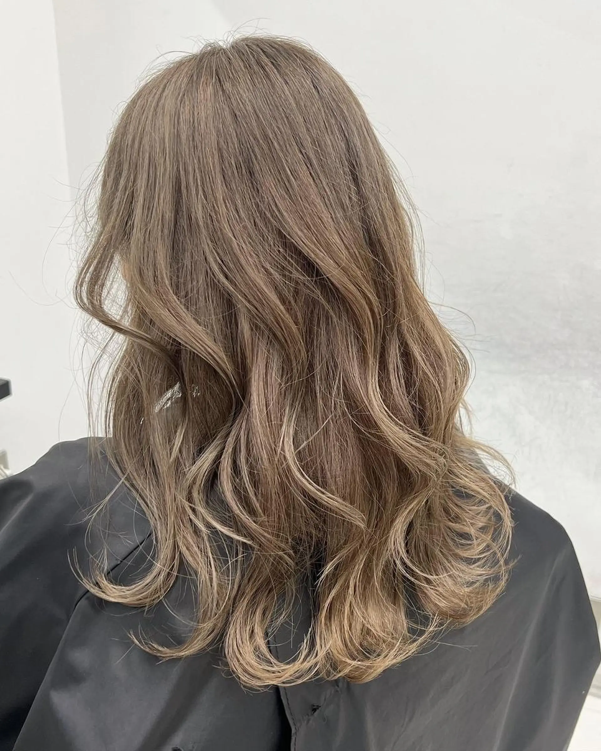 ミディアム アッシュ フレンチガーリー 髪質改善 オン眉 公式 Ease by amble luxeのヘアスタイル