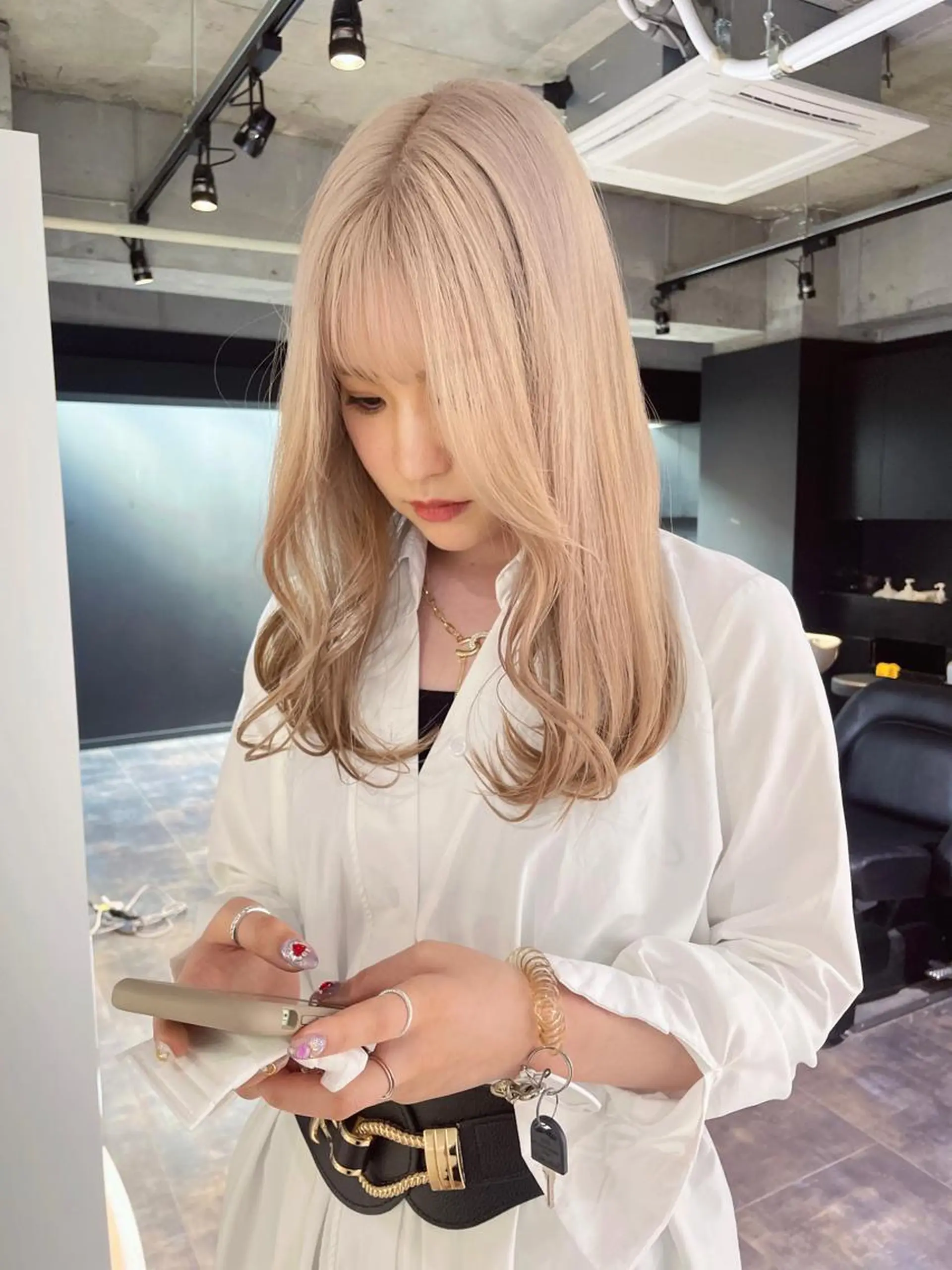 セミロング カラー ブリーチ ブロンド ヘアカラー トリートメント 心斎橋/ブリーチ minamiのヘアスタイル