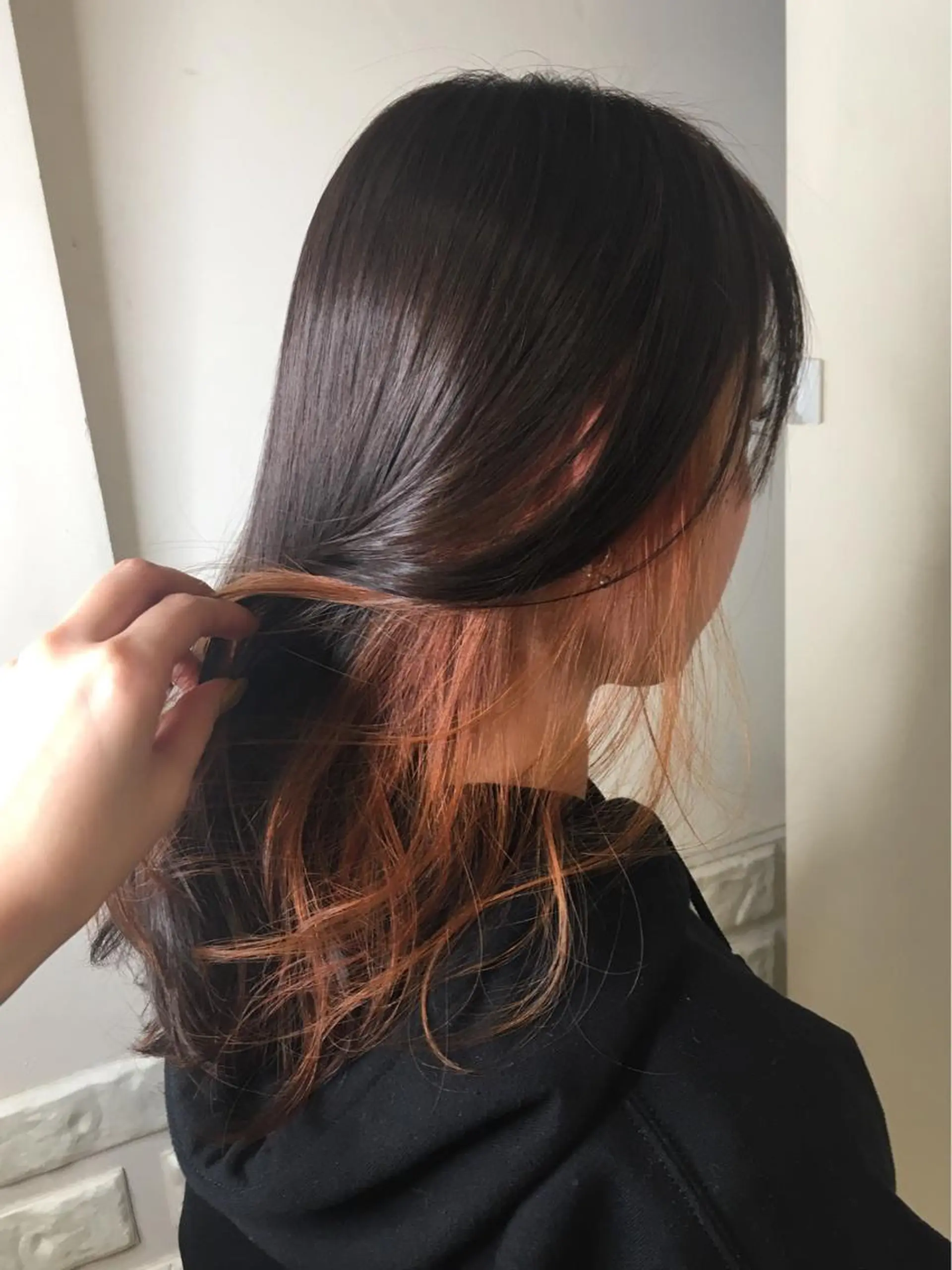 セミロング カラー ダブルカラー インナーカラー オレンジ 農添 杏のヘアスタイル