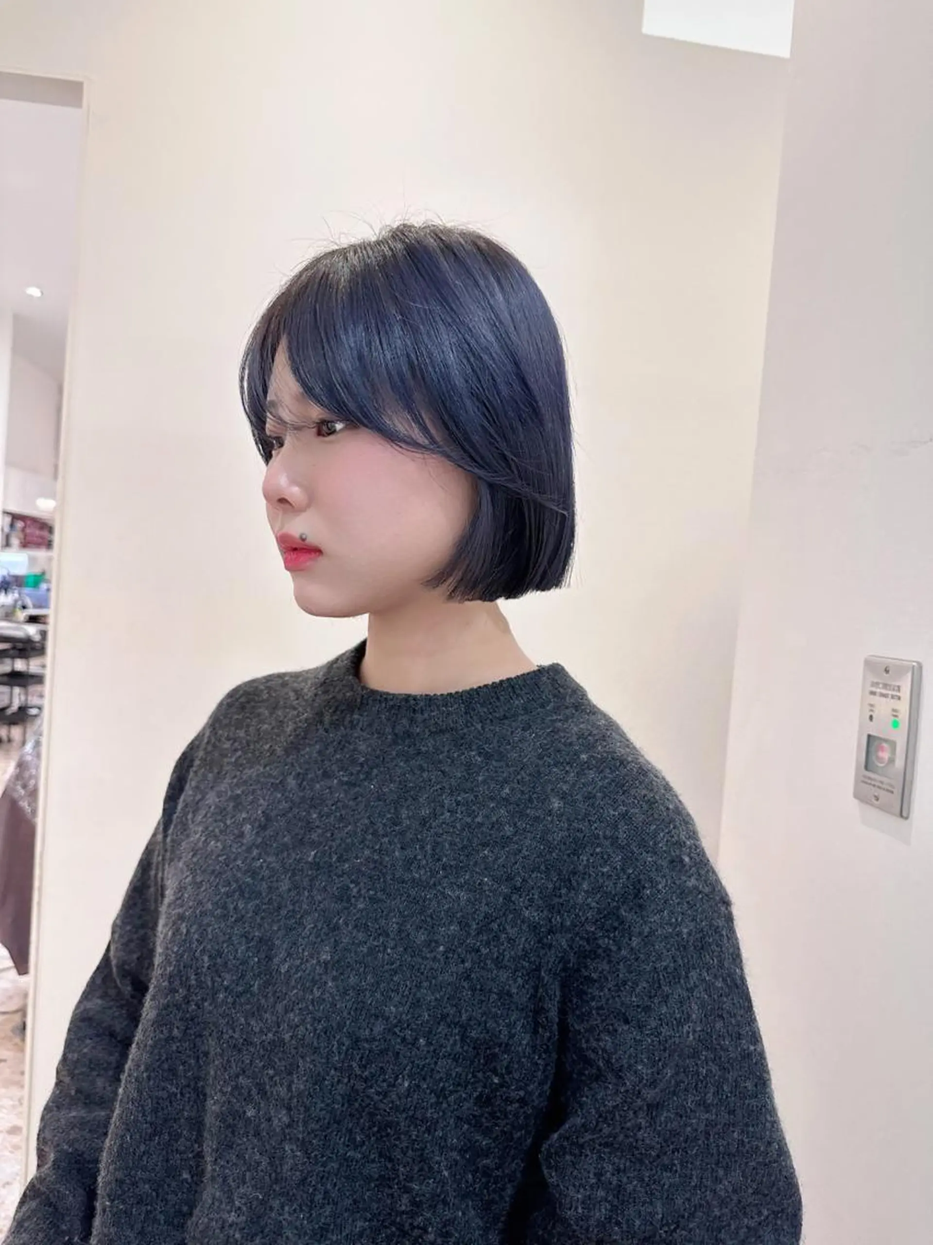 ショート カラー ヘアアレンジ キッズ 切りっぱなしボブ ショートボブ ブリーチ ブルーカラー グレージュ 🌿ブリーチ/髪質 改善/🌿‬JINのヘアスタイル