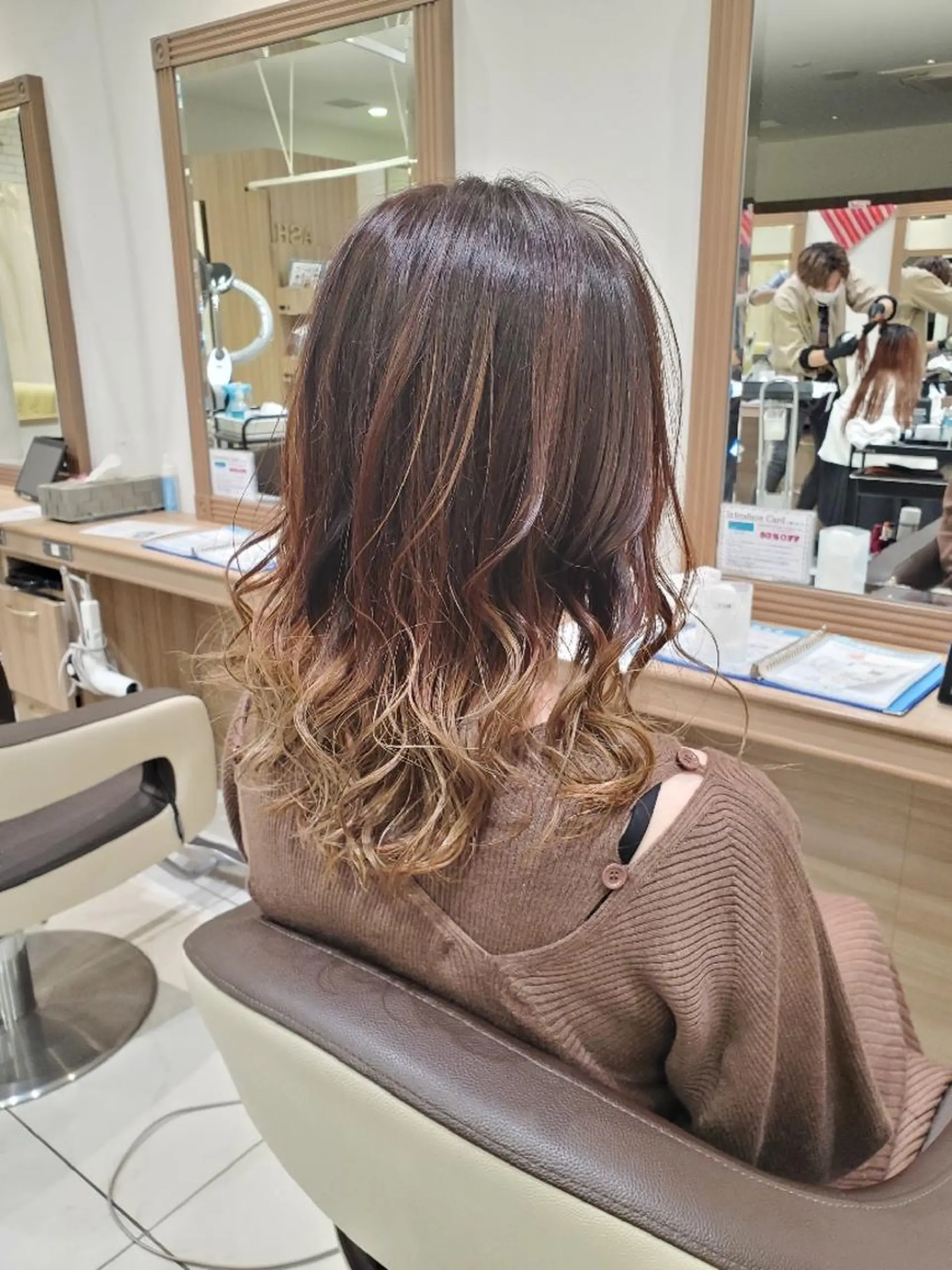 ミディアム カラー ベージュカラー ブリーチ グラデーションカラー 中村 和貴のヘアスタイル