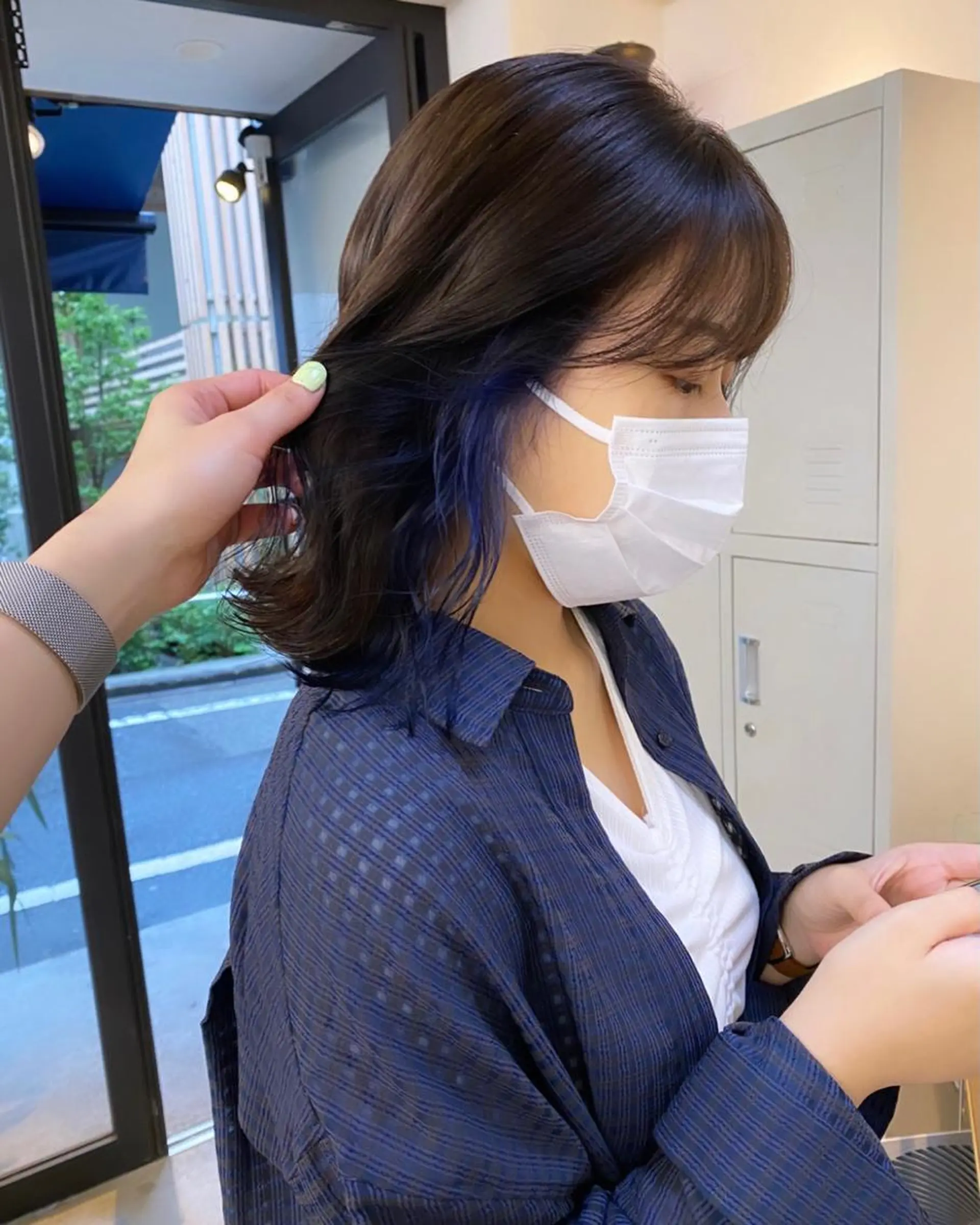 セミロング パープルカラー tomoe 艶カラー💗🪽のヘアスタイル