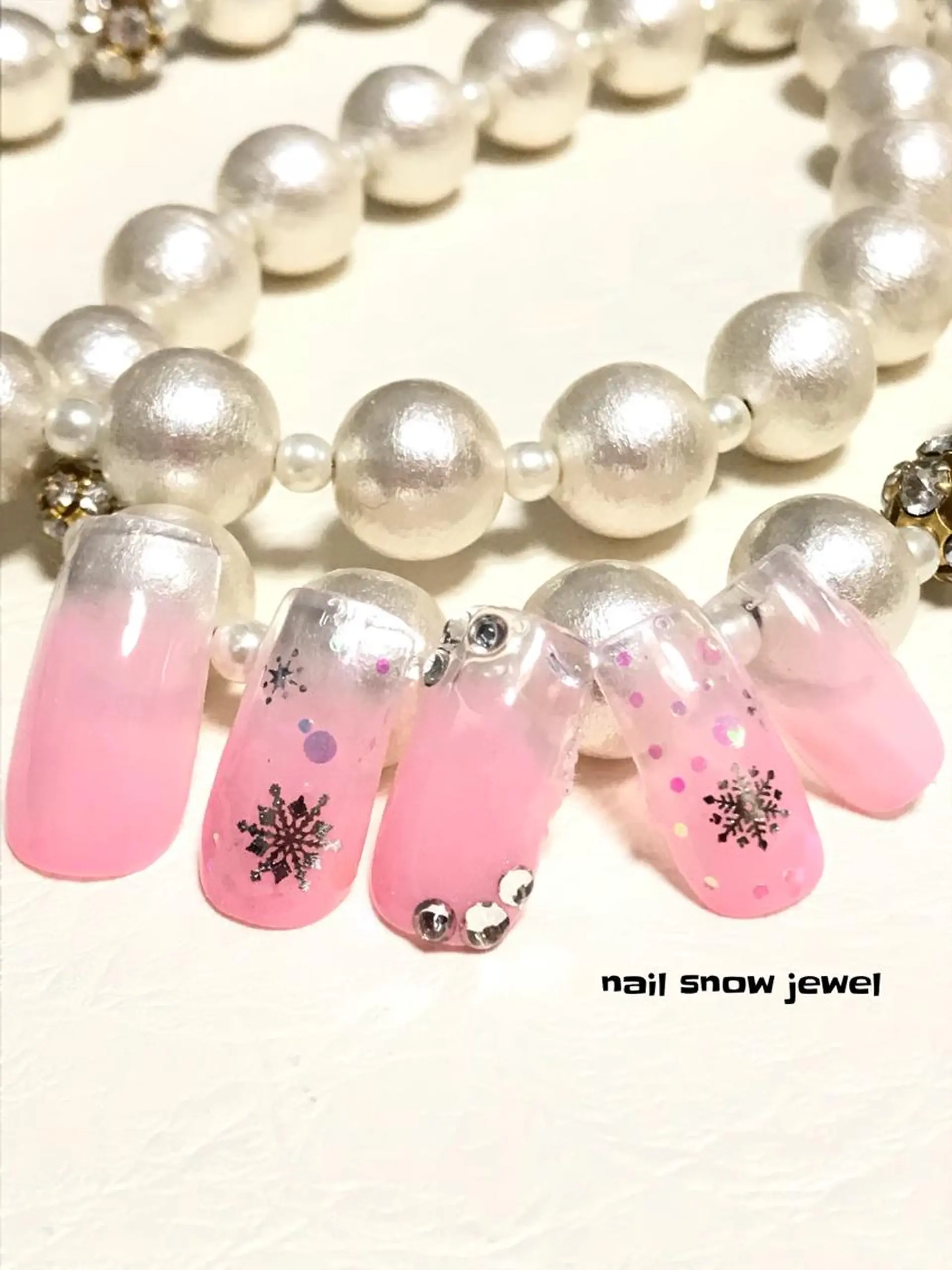 ネイル グラデーション ストーンネイル nail snowjewelのネイルデザイン