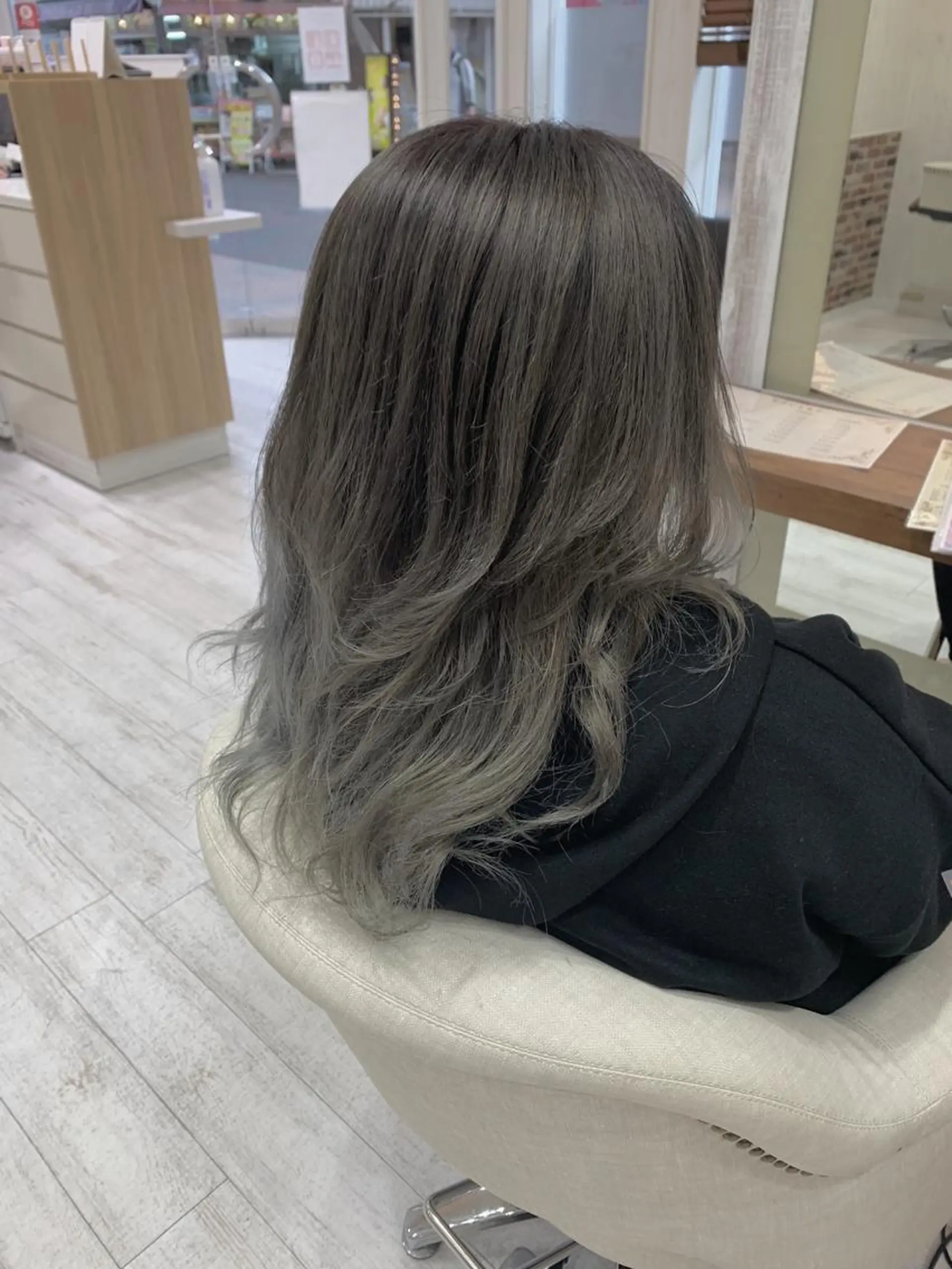 ロング カット ヘアカラー brace 立花のヘアスタイル