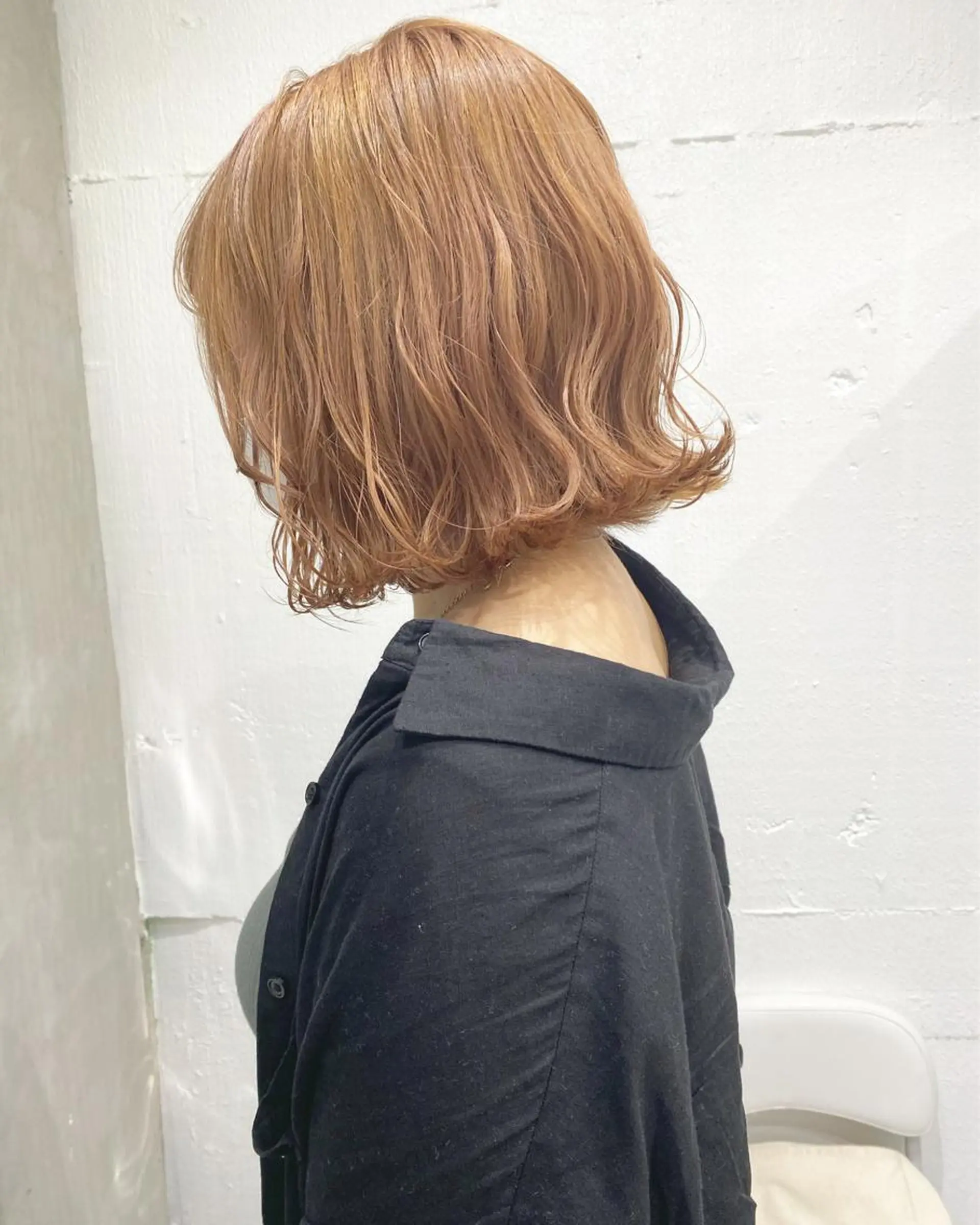 ショート カラー ヘアアレンジ 切りっぱなしボブ アッシュ アッシュグレー バレイヤージュ ベージュカラー 抜きっぱなしブロンド ササキカズマのヘアスタイル