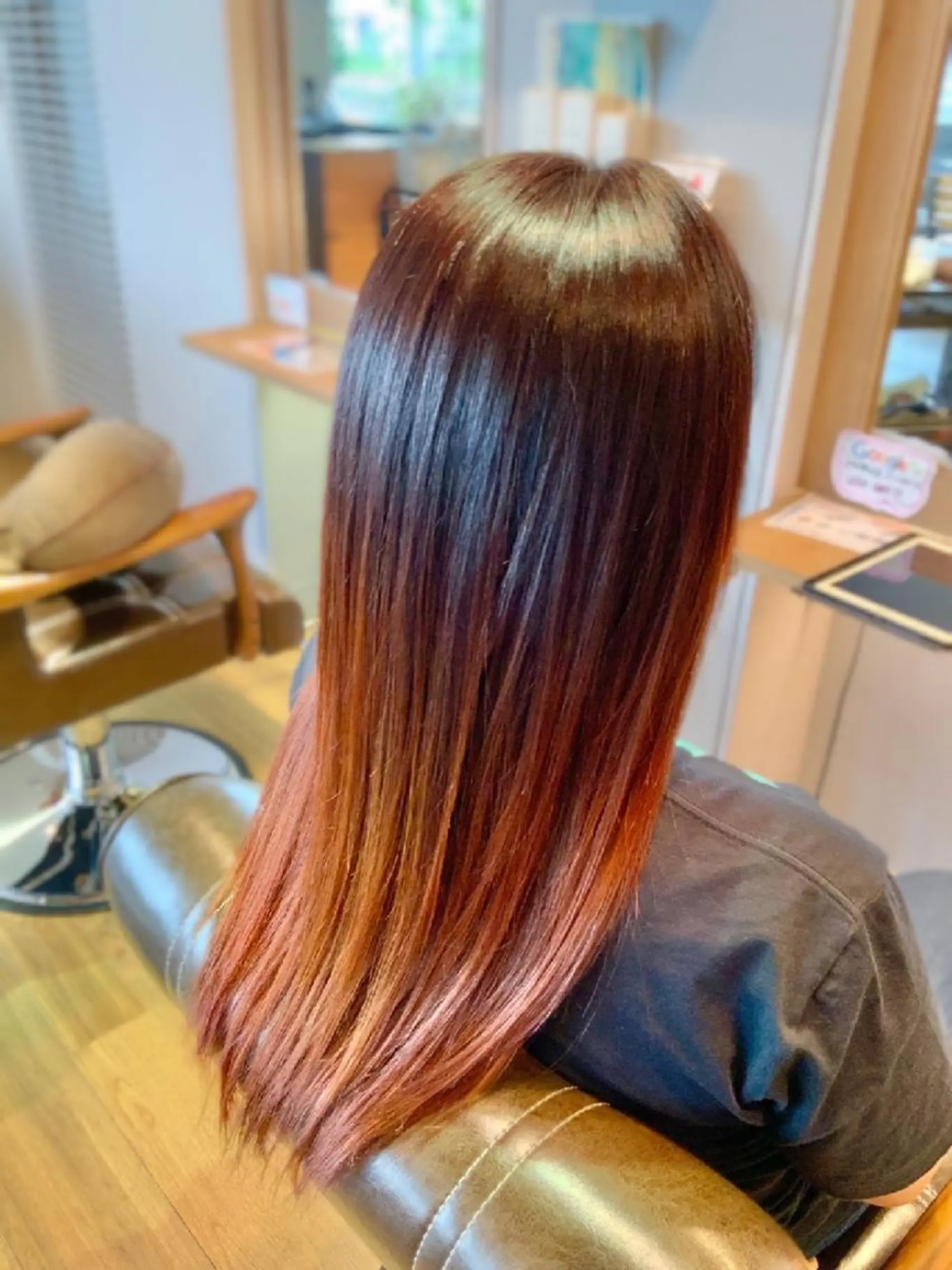 カラー ブリーチ グラデーションカラー ヘアカラー トリートメント 堀 望美のヘアスタイル