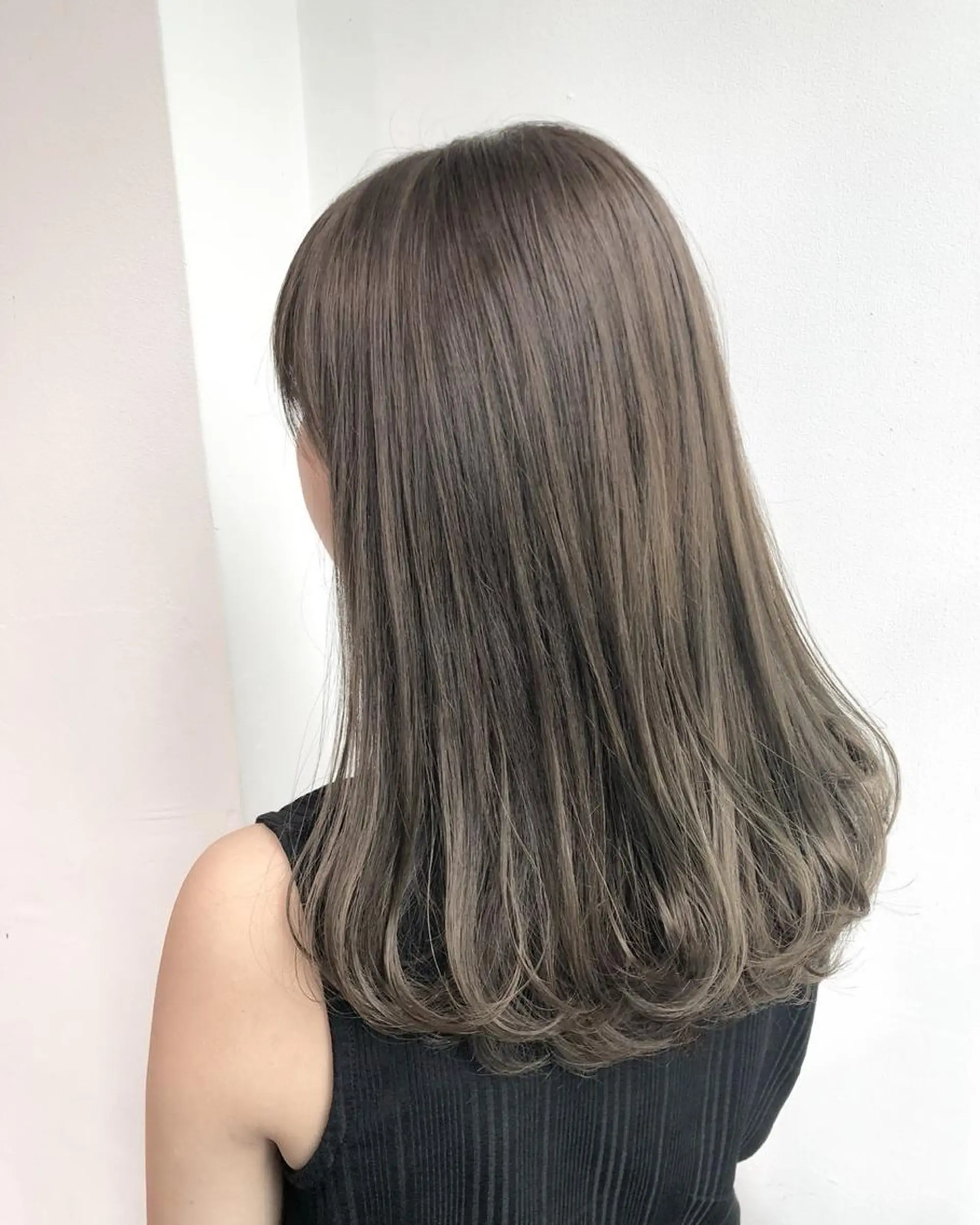 セミロング カラー グレージュ カーキグレージュ ♡透け感カラー 大賀哲平♡のヘアスタイル
