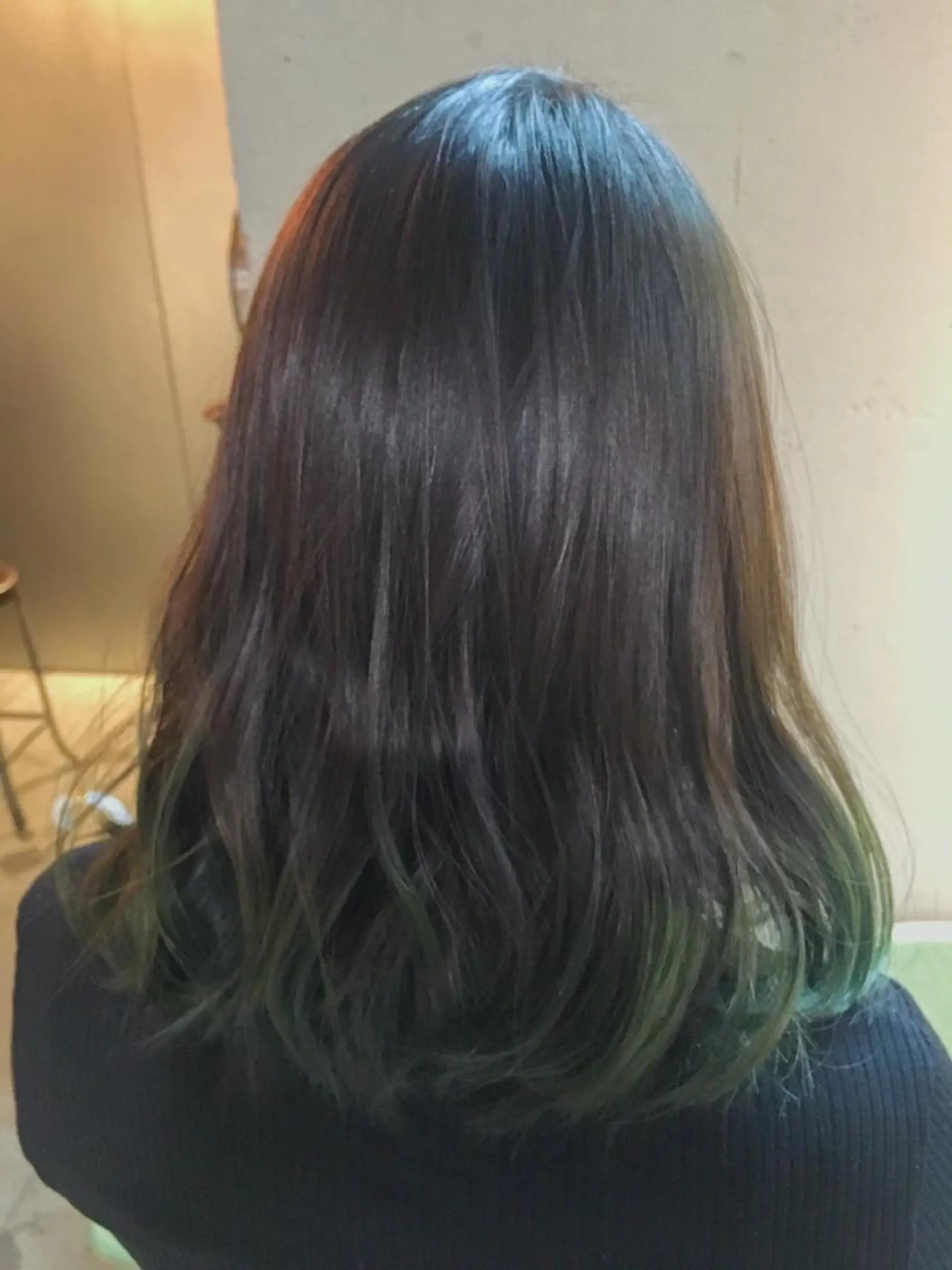 ミディアム カラー パーマ エメラルドグリーン グラデーションカラー 代表 中島貴志のヘアスタイル