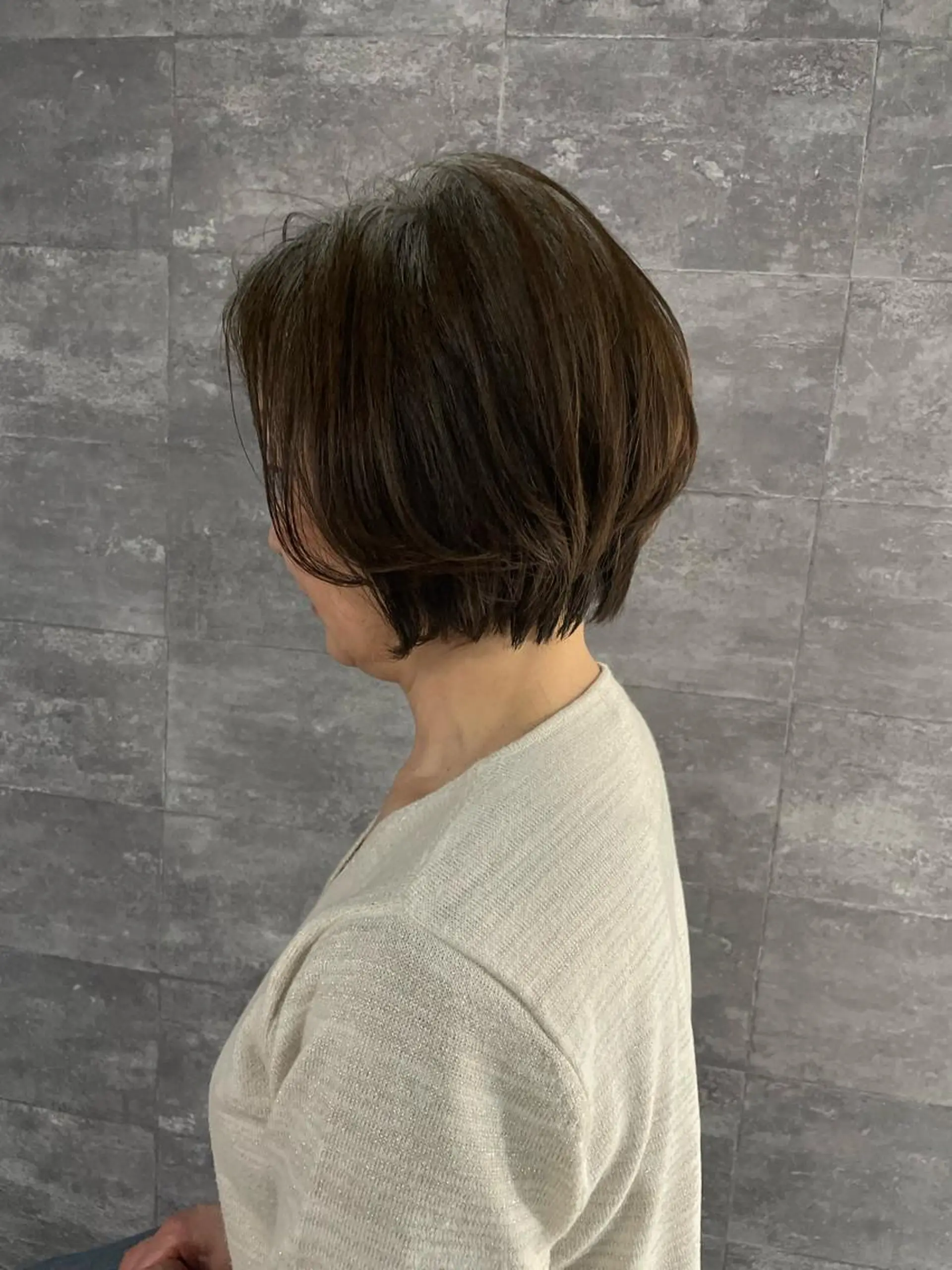 ショート ルネ所属・切りっぱなしボブ グレージュ/福田梢のヘアスタイル