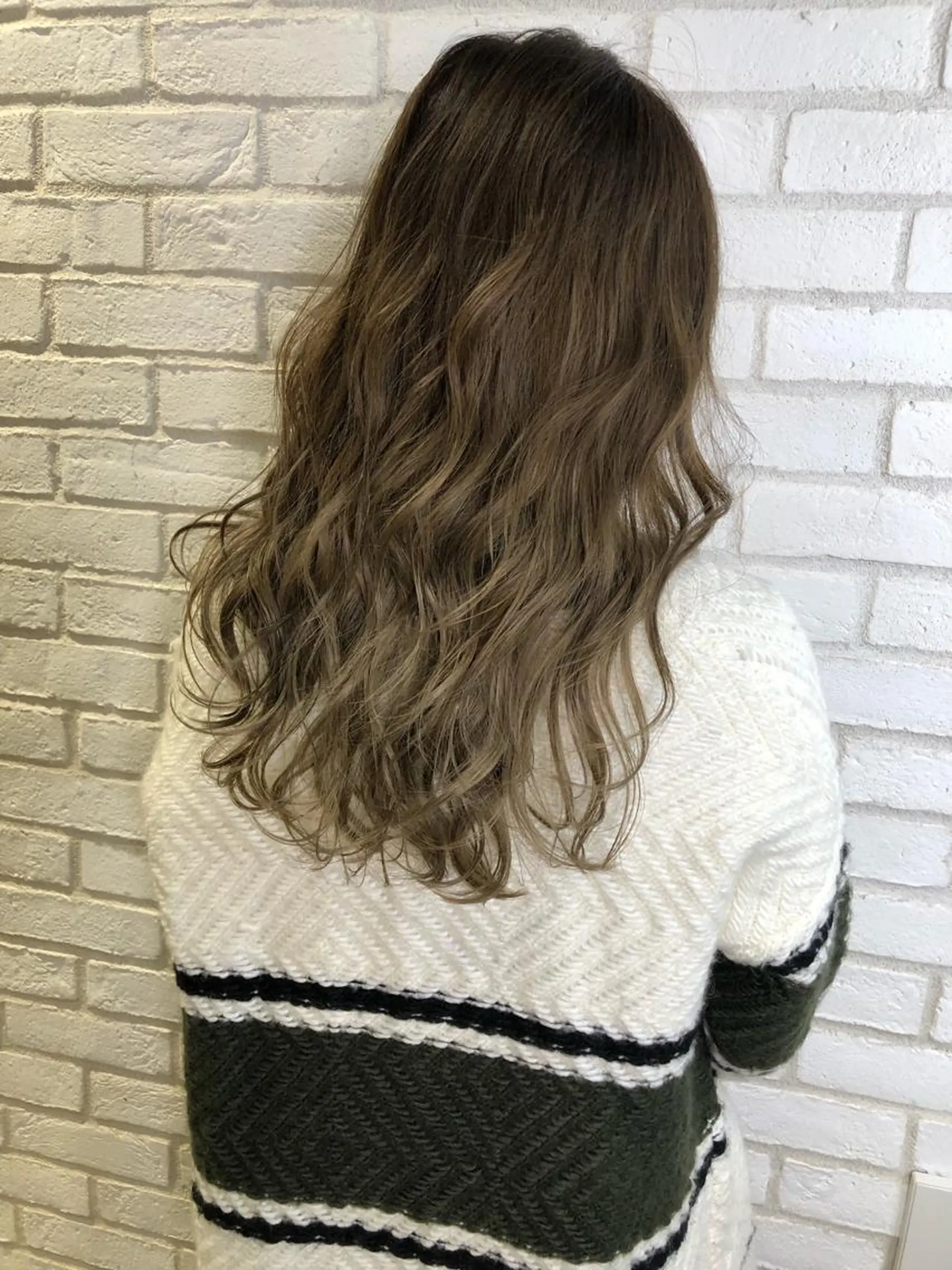 ロング カラー ベージュカラー グラデーションカラー ハイライトカラー ミルクティーベージュ ハイライト GO TODAY シェアサロン 新宿Aura店所属・佐藤 高徳のヘアスタイル