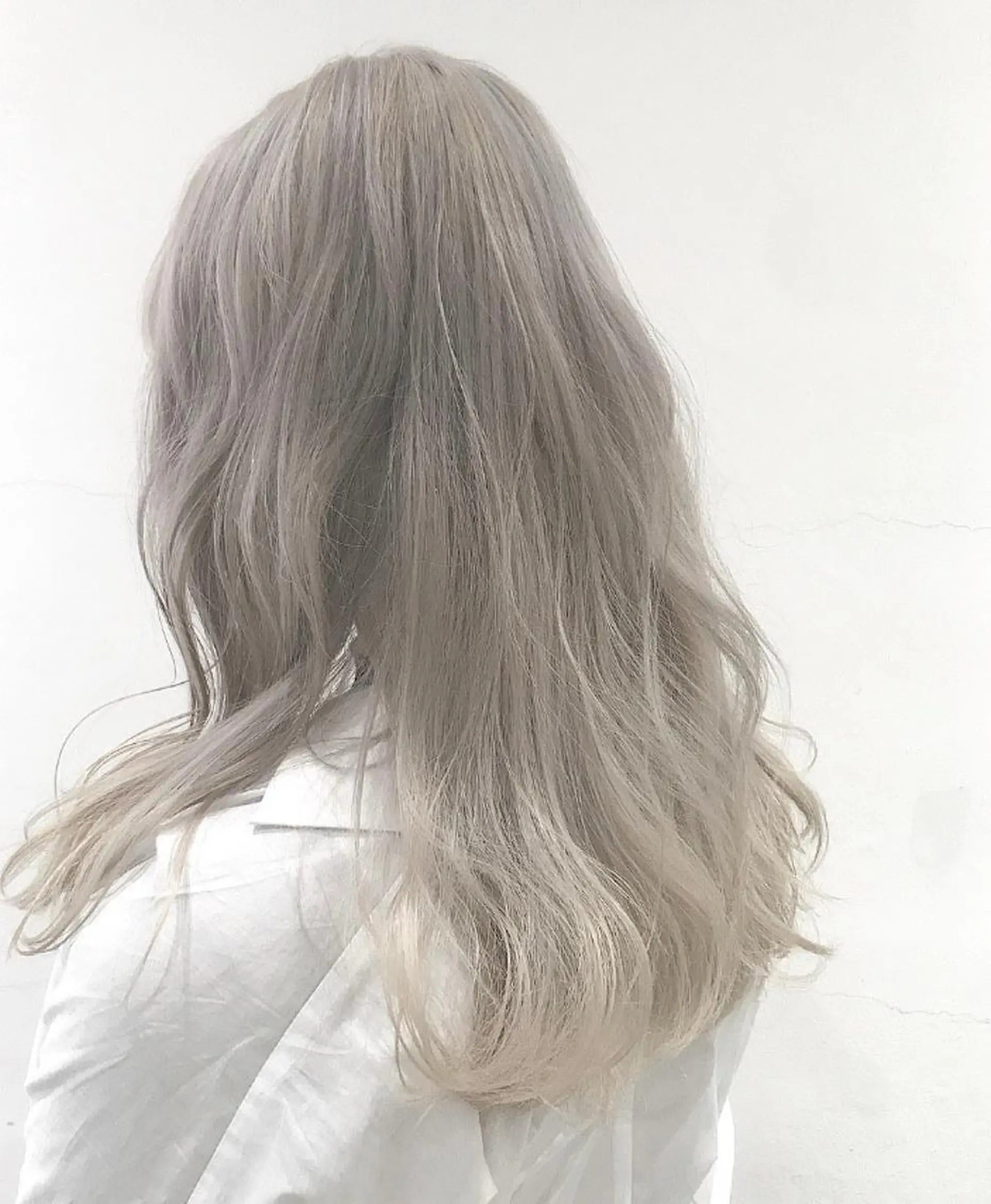 セミロング カラー ヘアカラー Kro ハイトーン×デザインのヘアスタイル