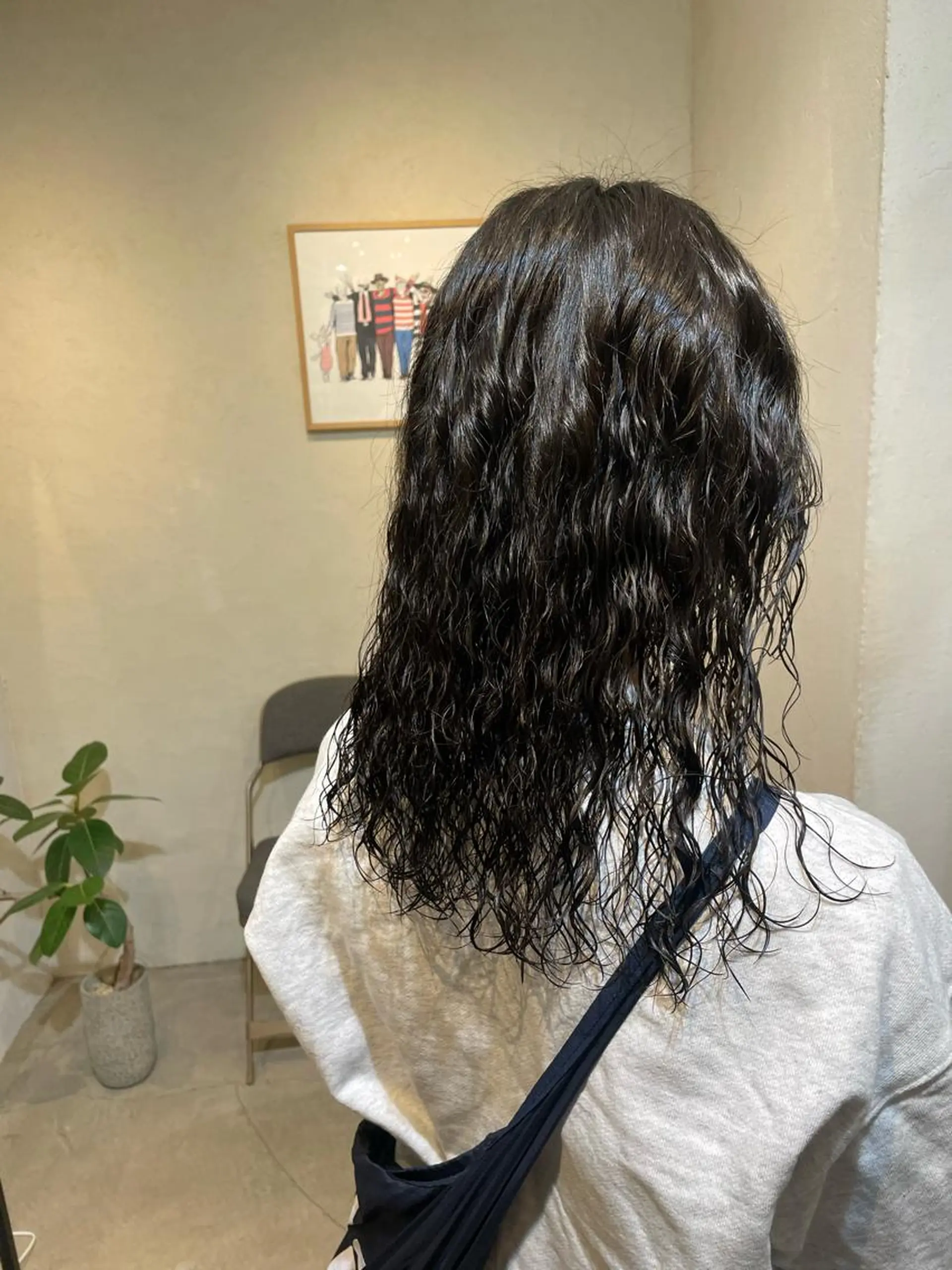 セミロング カラー パーマ セミロングパーマ Rin:nel hair所属・Takanishi くすみベージュカラーのヘアスタイル