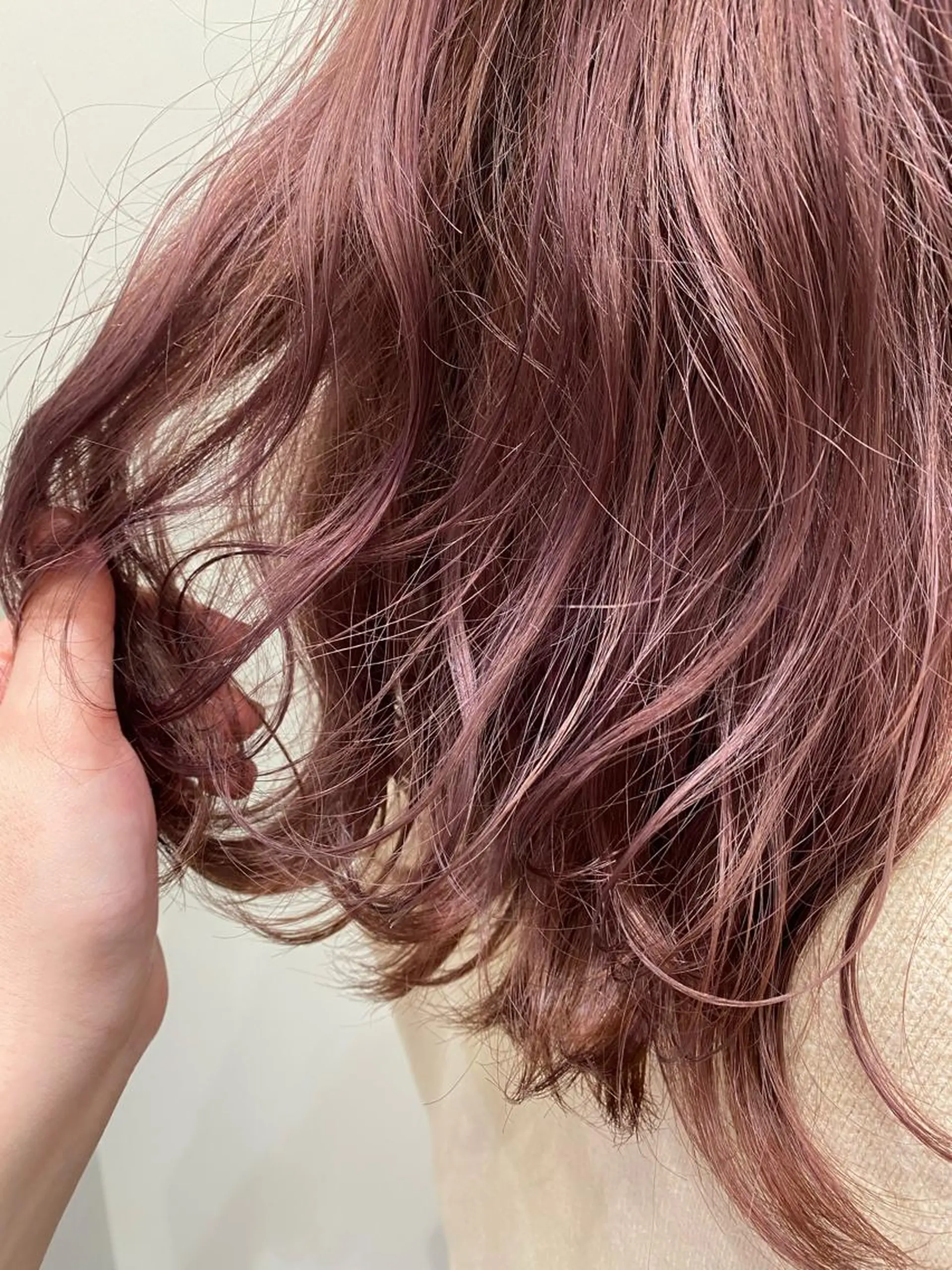 ロング カラー ブリーチ カシス デザインカラー ダブルカラー レッドカラー オタク美容師💟 チバコナツのヘアスタイル