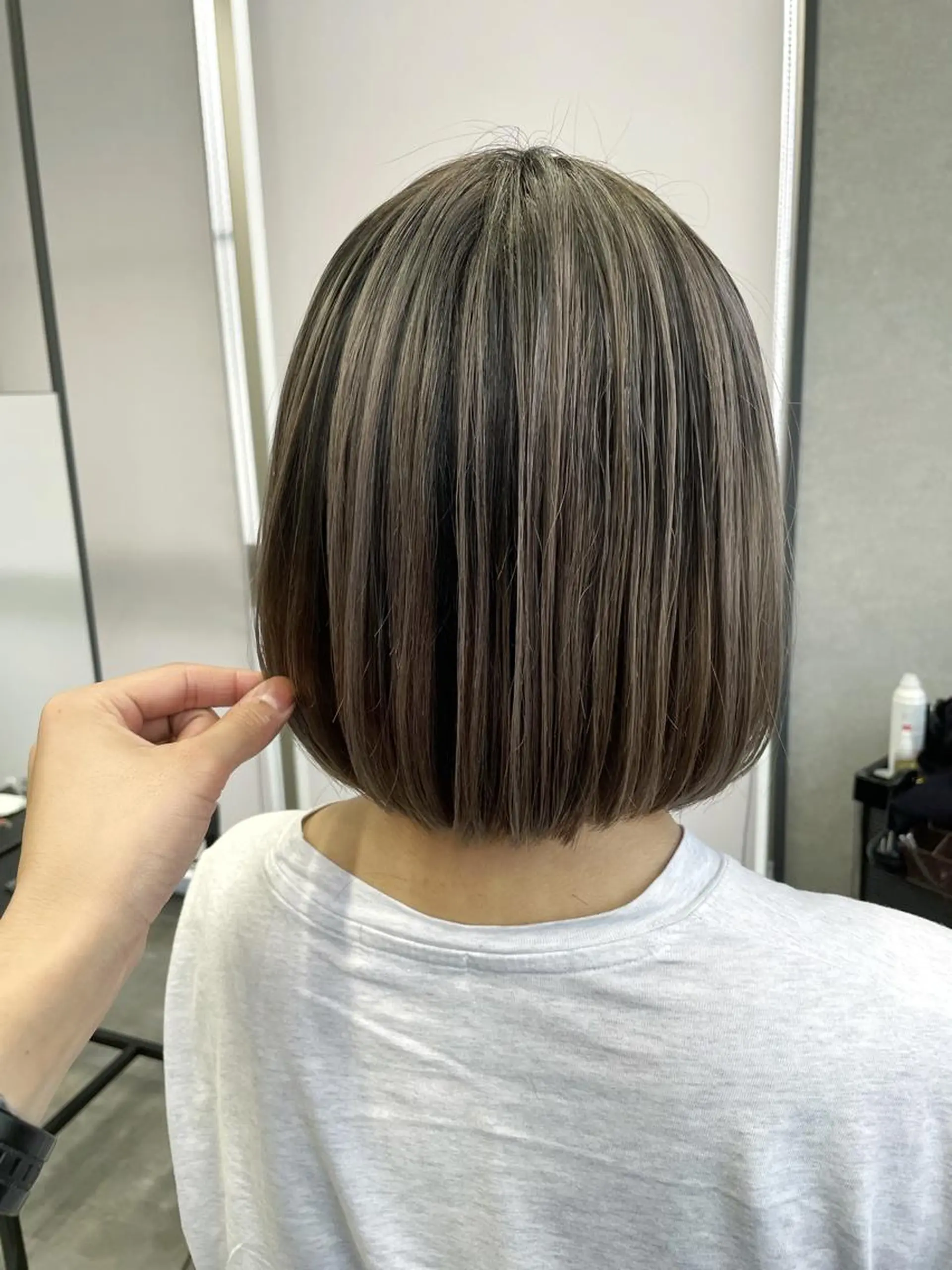 ショート カラー バレイヤージュ ハイライトカラー ハイライト レイヤーカット サブリナシュシュ所属・朝倉 海斗のヘアスタイル