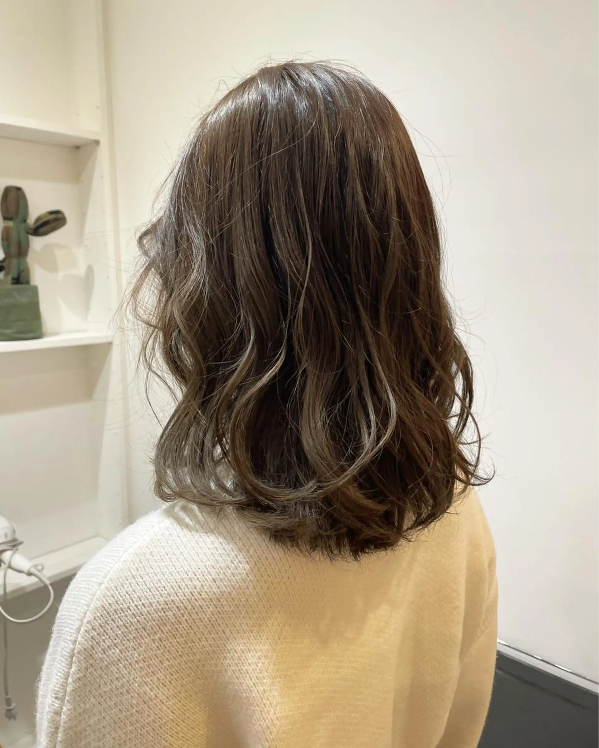 ミディアム カラー ベージュカラー ブリーチ オリーブベージュ カット ヘアカラー トリートメント 髪質改善ストレート✨ パーマヘア✨YUKIのヘアスタイル