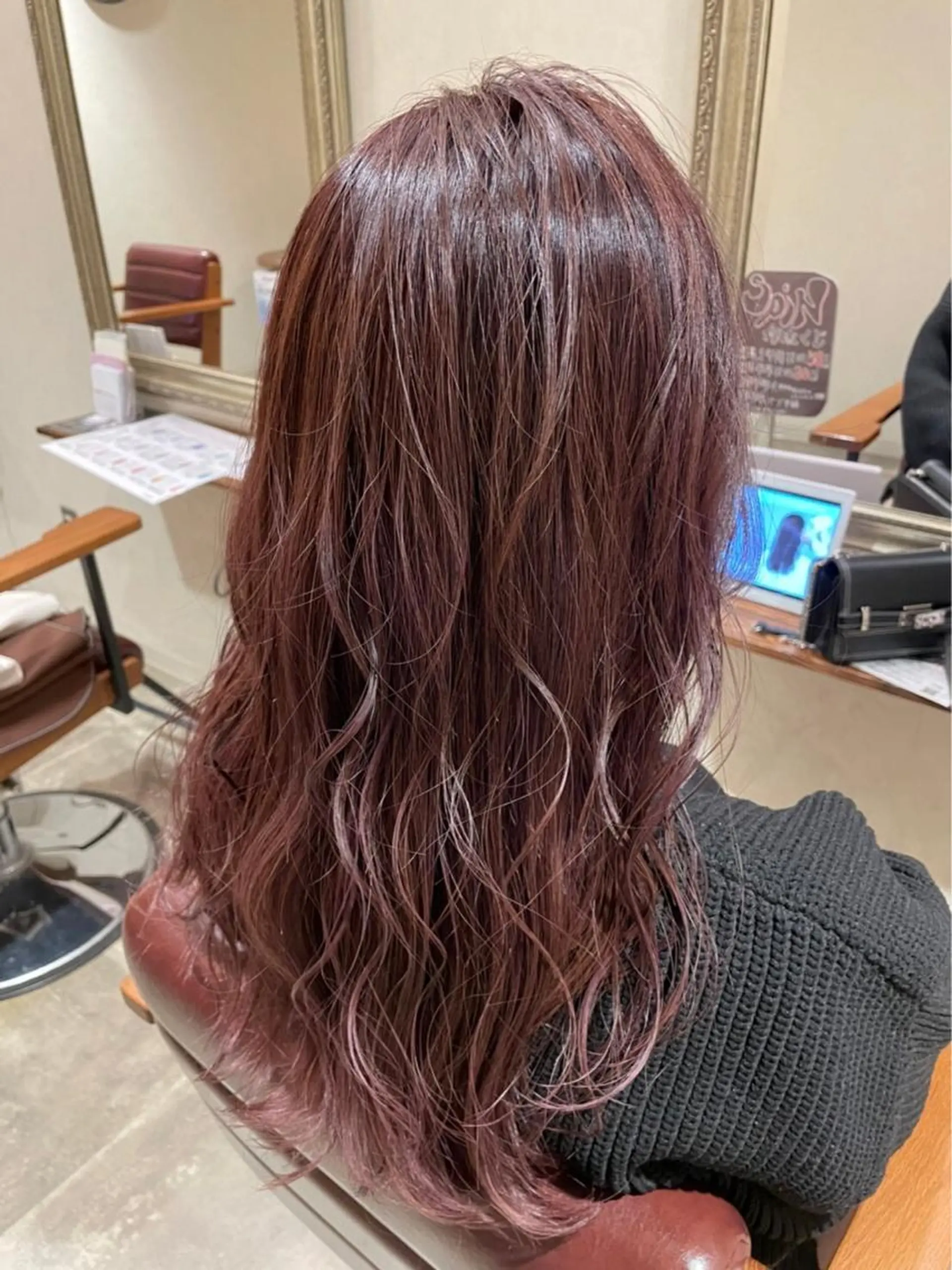 ロング カラー ヘアアレンジ カシス ピンクカラー 西川 舞彩のヘアスタイル