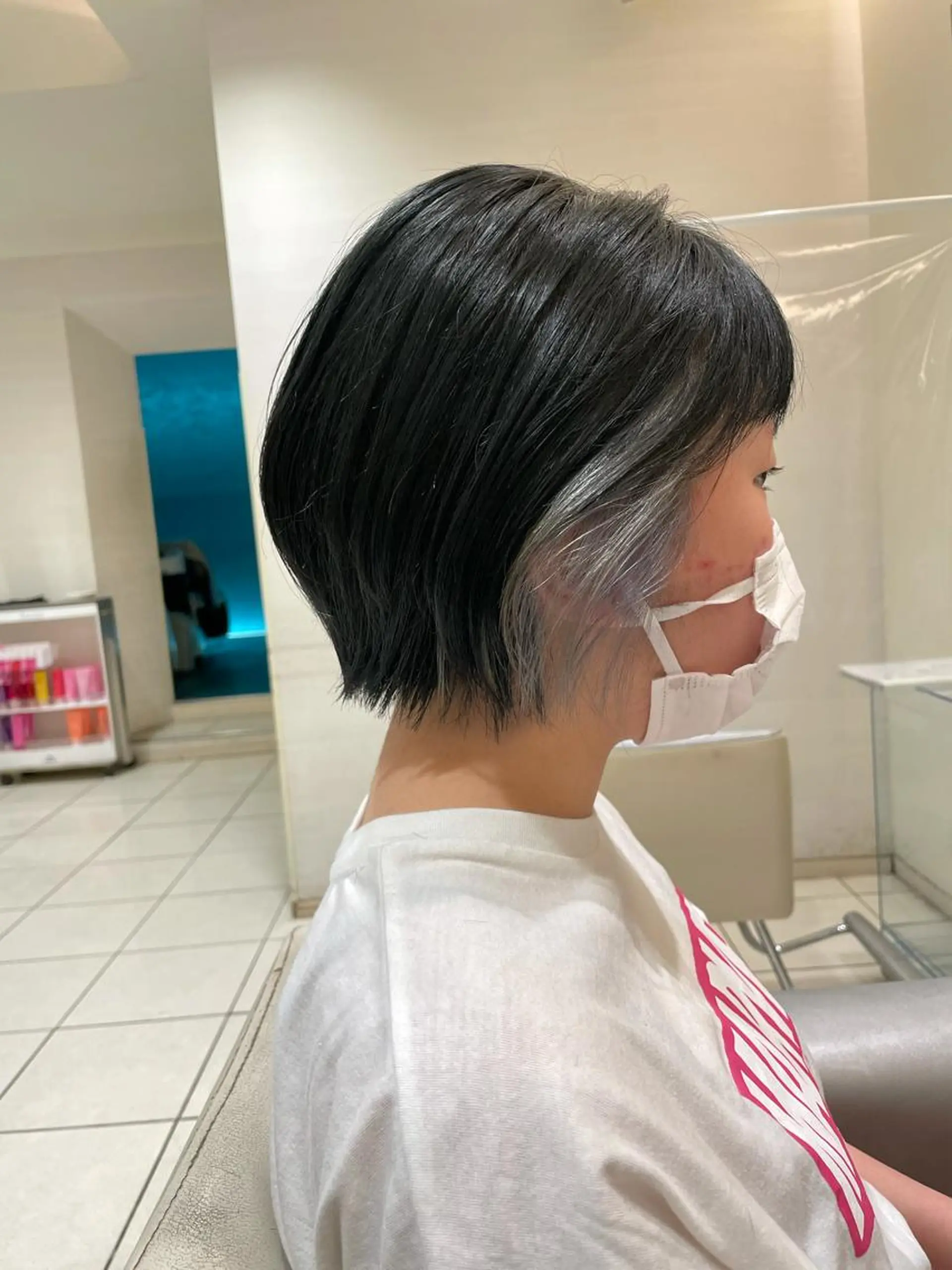 ショート カラー MODEks eau 佐藤優志のヘアスタイル