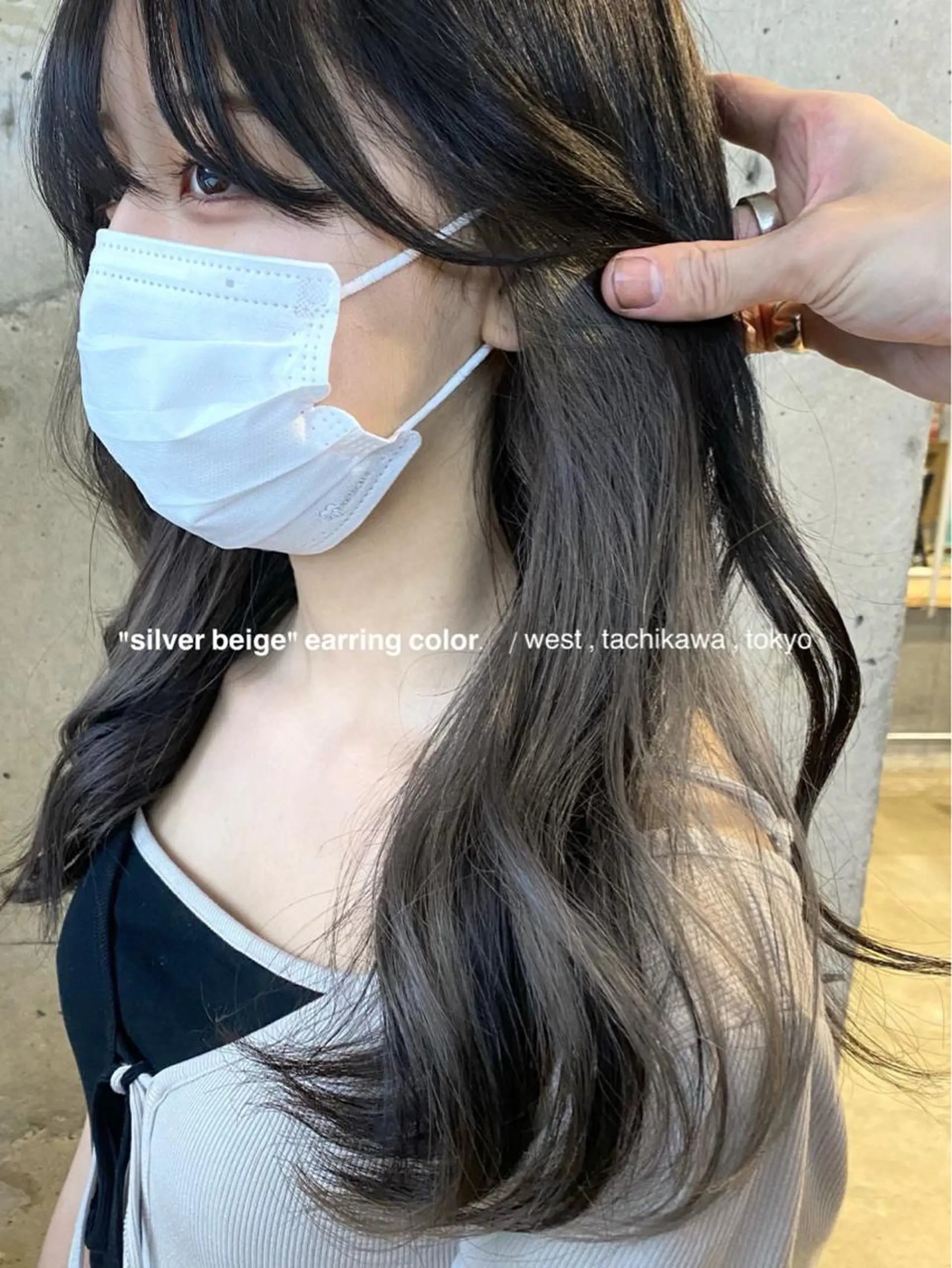 ロング カラー アッシュ ベージュカラー ブリーチ ケアブリーチ イヤリングカラー 竹嶌 健吾のヘアスタイル