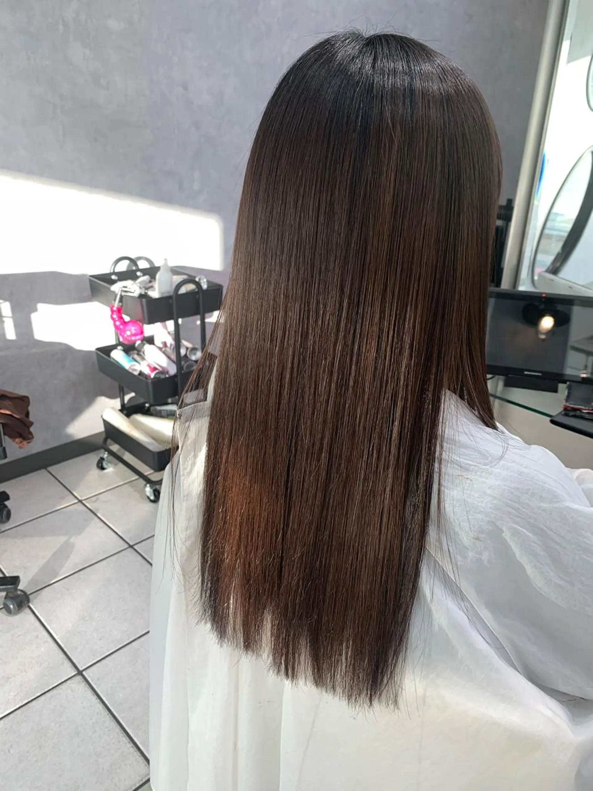 ミディアム アートディレクター 尾内 友美のヘアスタイル