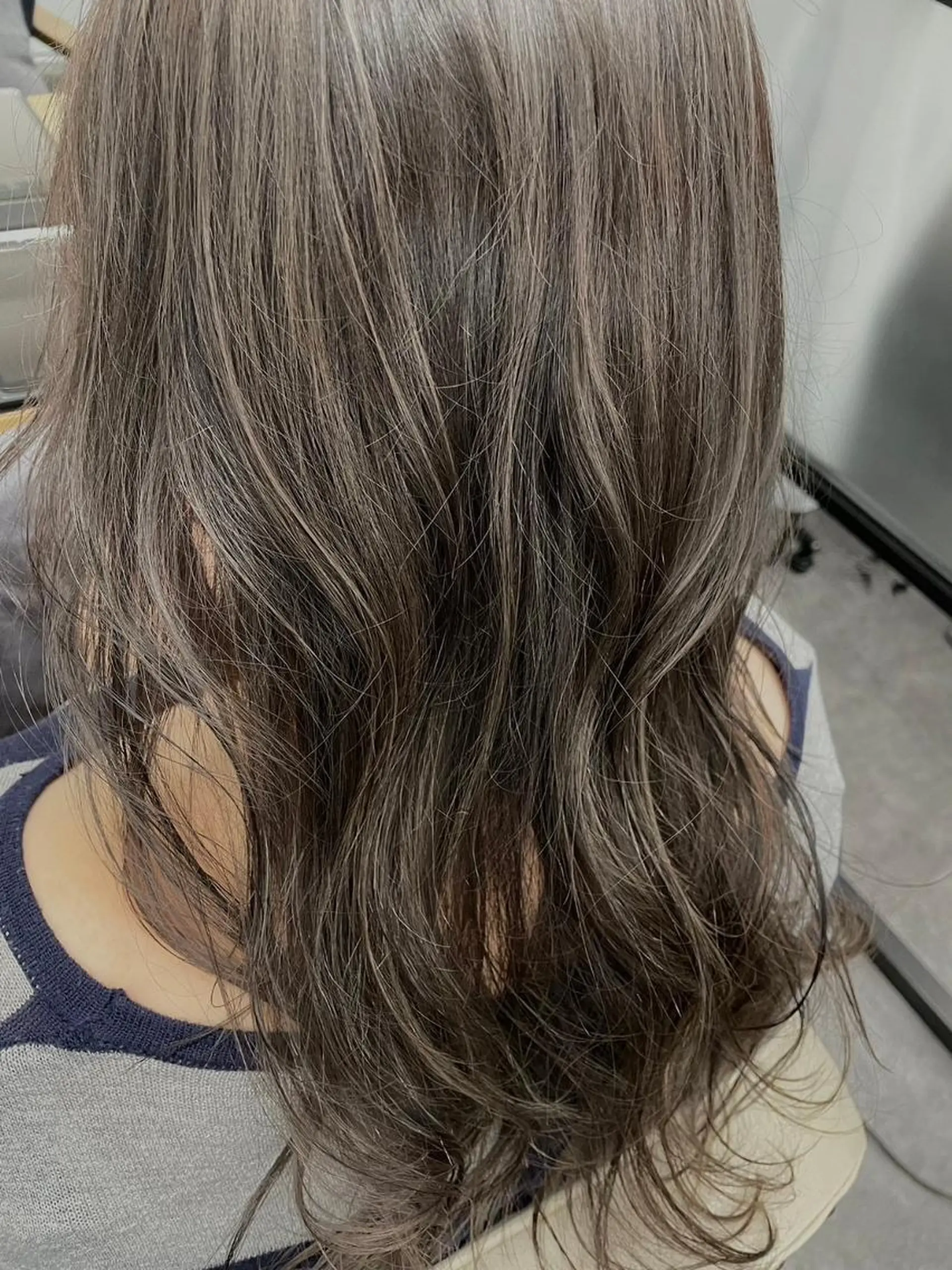 セミロング カラー アディクシーカラー アッシュ バレイヤージュ ミストバング ブリーチ カット ヘアカラー N° aria 三軒茶屋のヘアスタイル