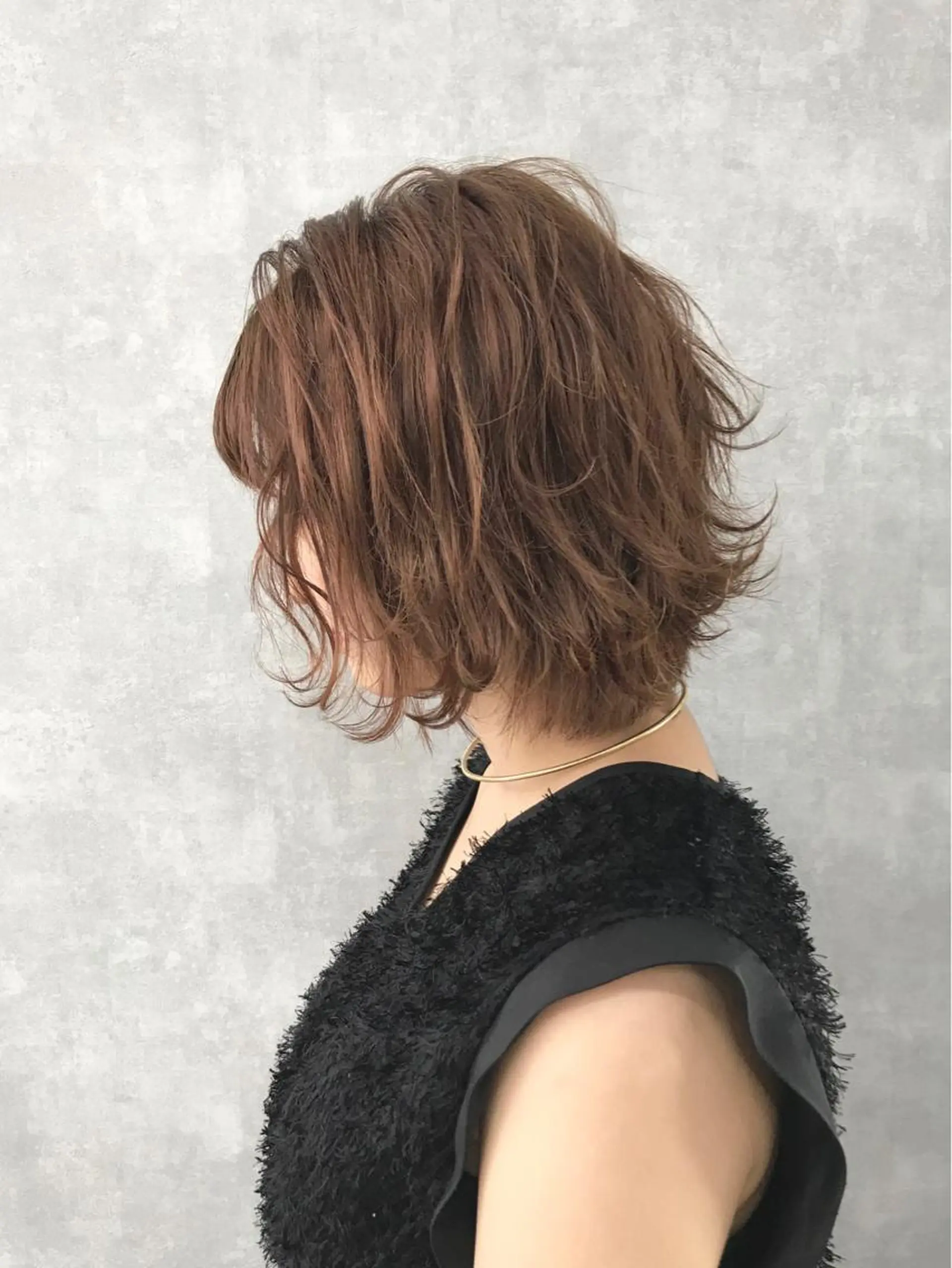 ミディアム カラー ベージュカラー ショコラベージュ TOMOYAレイヤー ブリーチ縮毛矯正のヘアスタイル