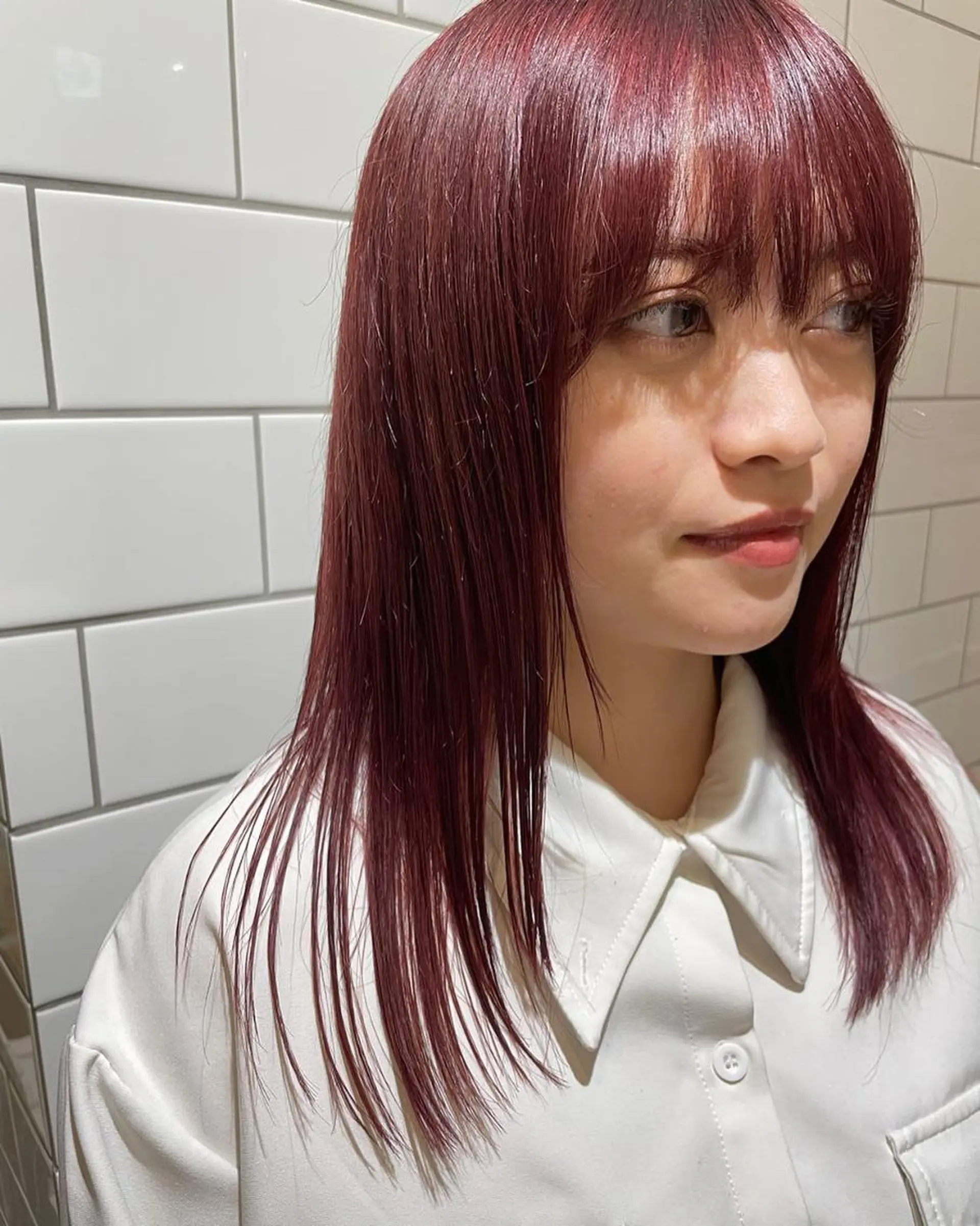ミディアム カラー パーマ ヘアアレンジ メンズ キッズ ネイル マツエク・マツパ レッドカラー 赤色 🫧垢抜けヘア🫧 SHIORIのヘアスタイル