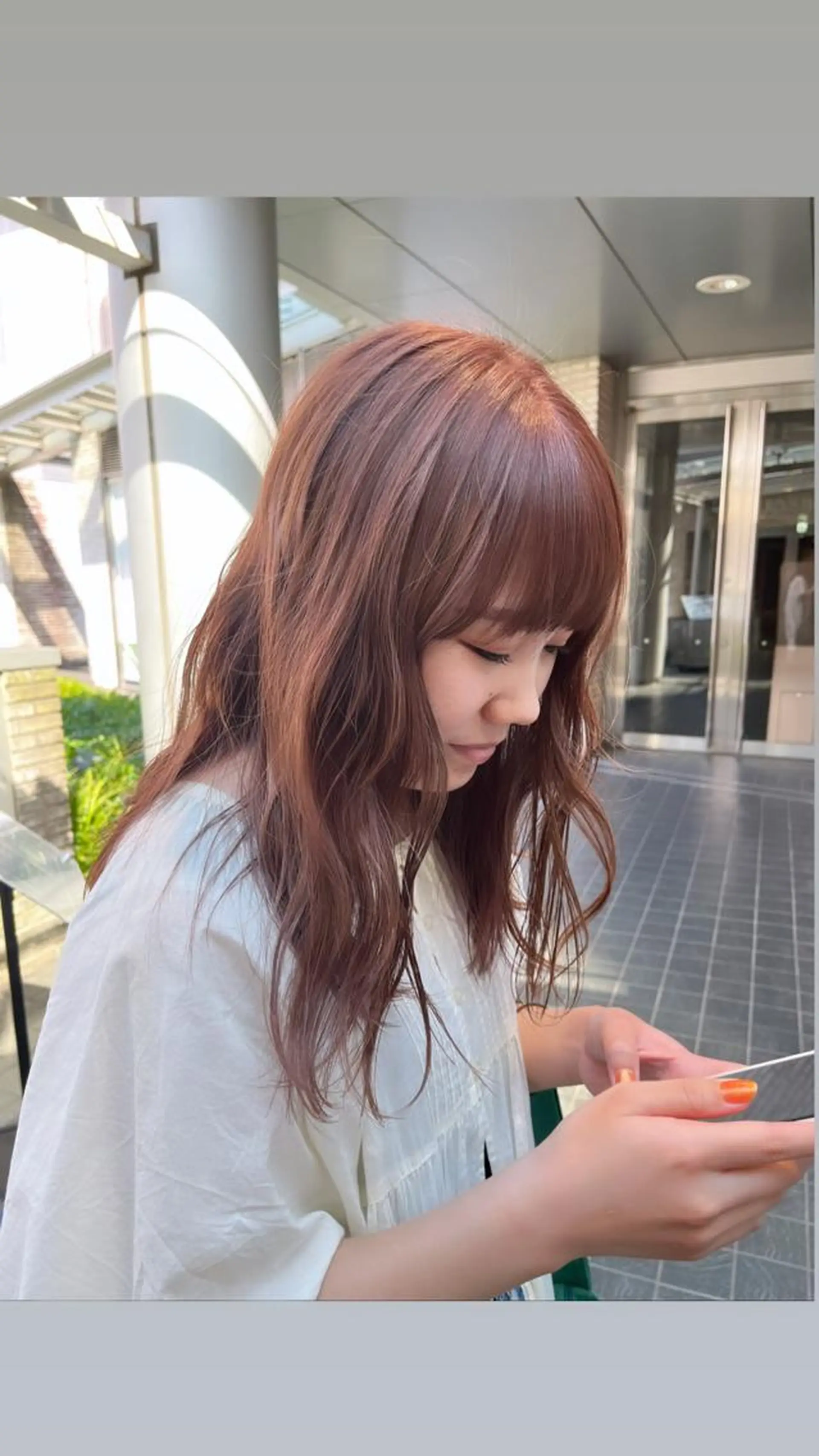 ミディアム カラー Haco＋所属・ウルフ/レイヤー Miinaのヘアスタイル