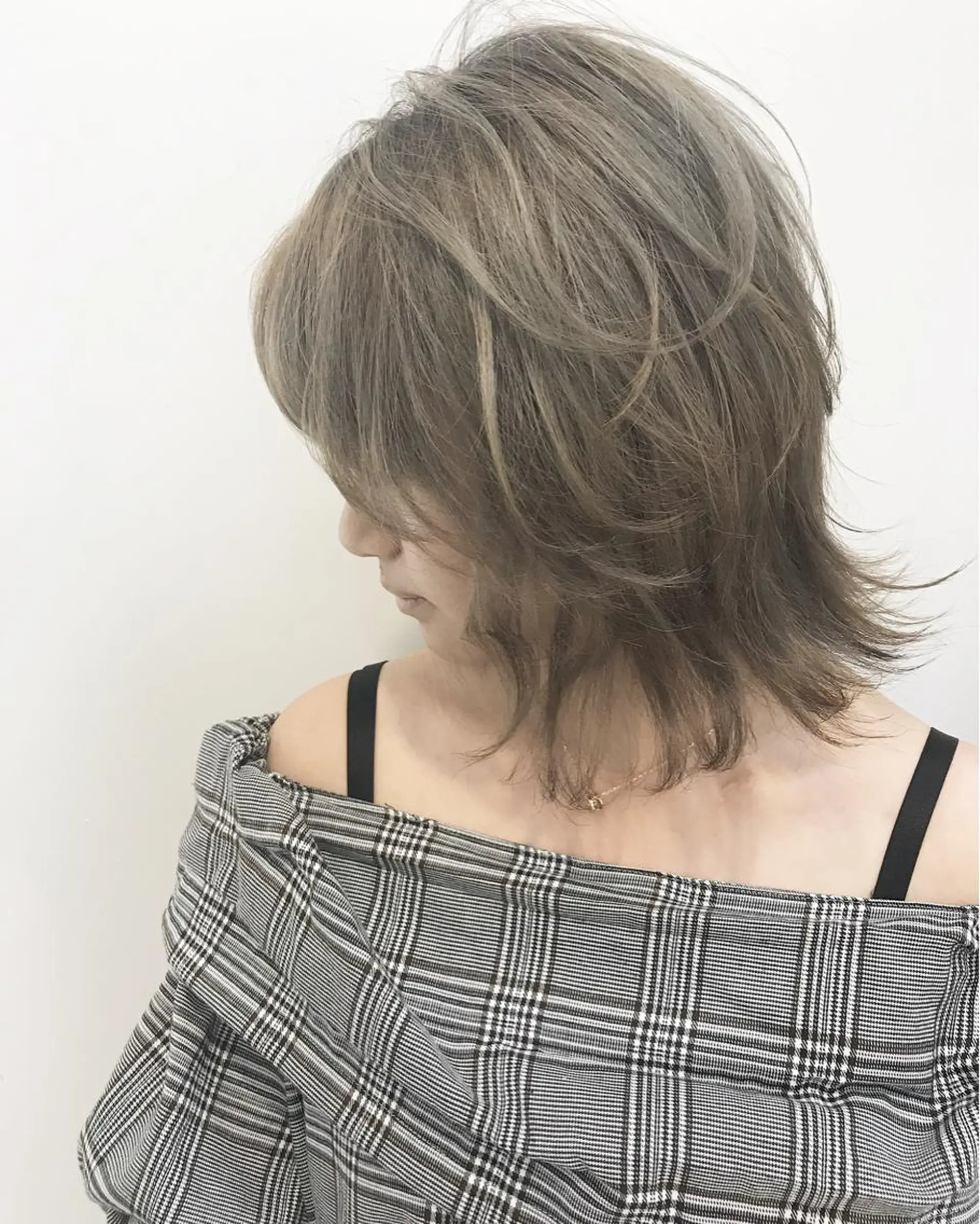 ミディアム カラー グレージュ ハイトーンカラー ハイトーングレージュ カット ヘアカラー grow【グロウ】恵比寿所属・奥野 貴史　代表　レイヤーのヘアスタイル