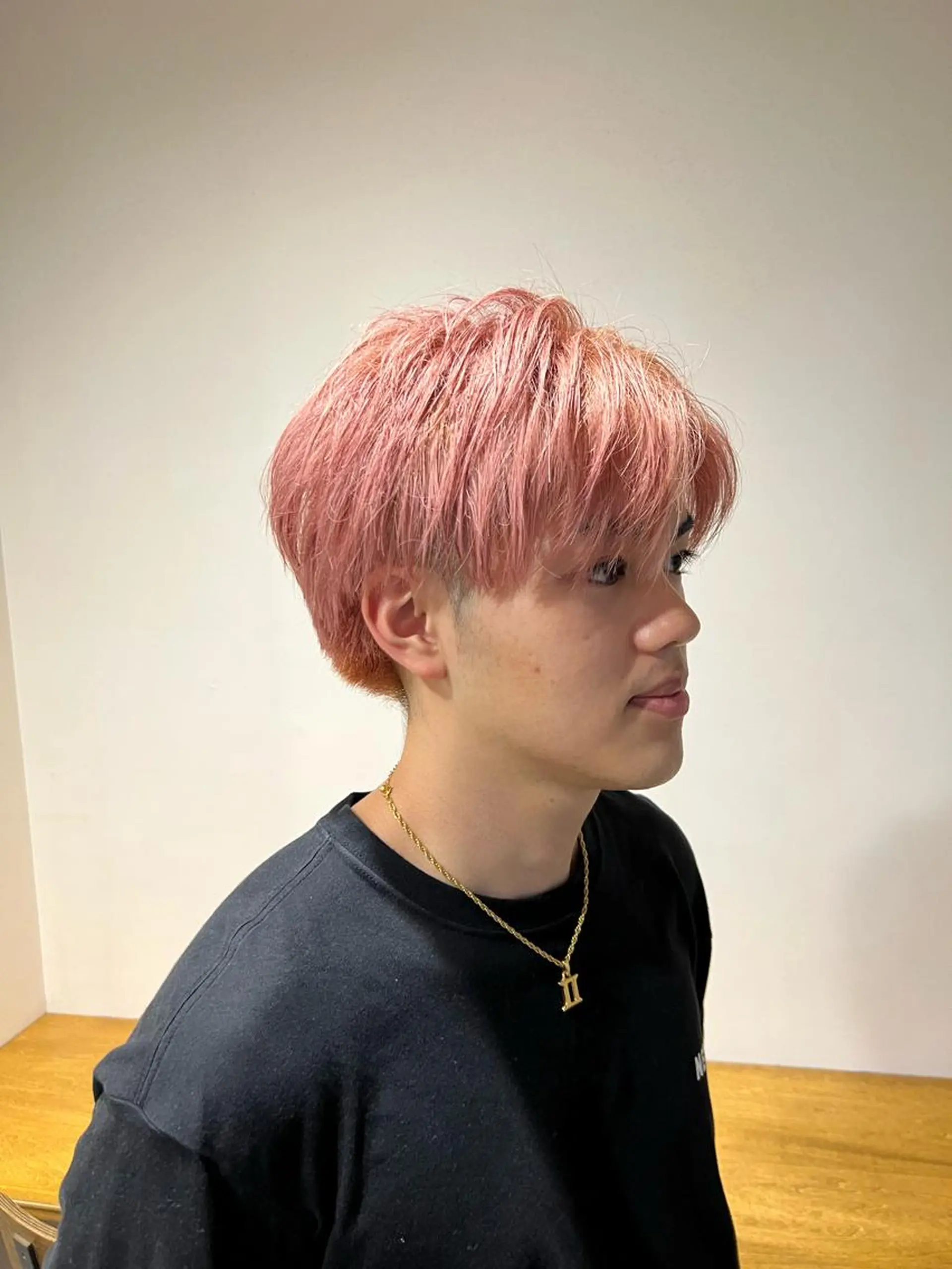 カラー メンズ ベージュカラー ピンクカラー ピンクベージュ ヘアカラー トリートメント ヘッドスパ ヘアセット オカベ ショウマのヘアスタイル