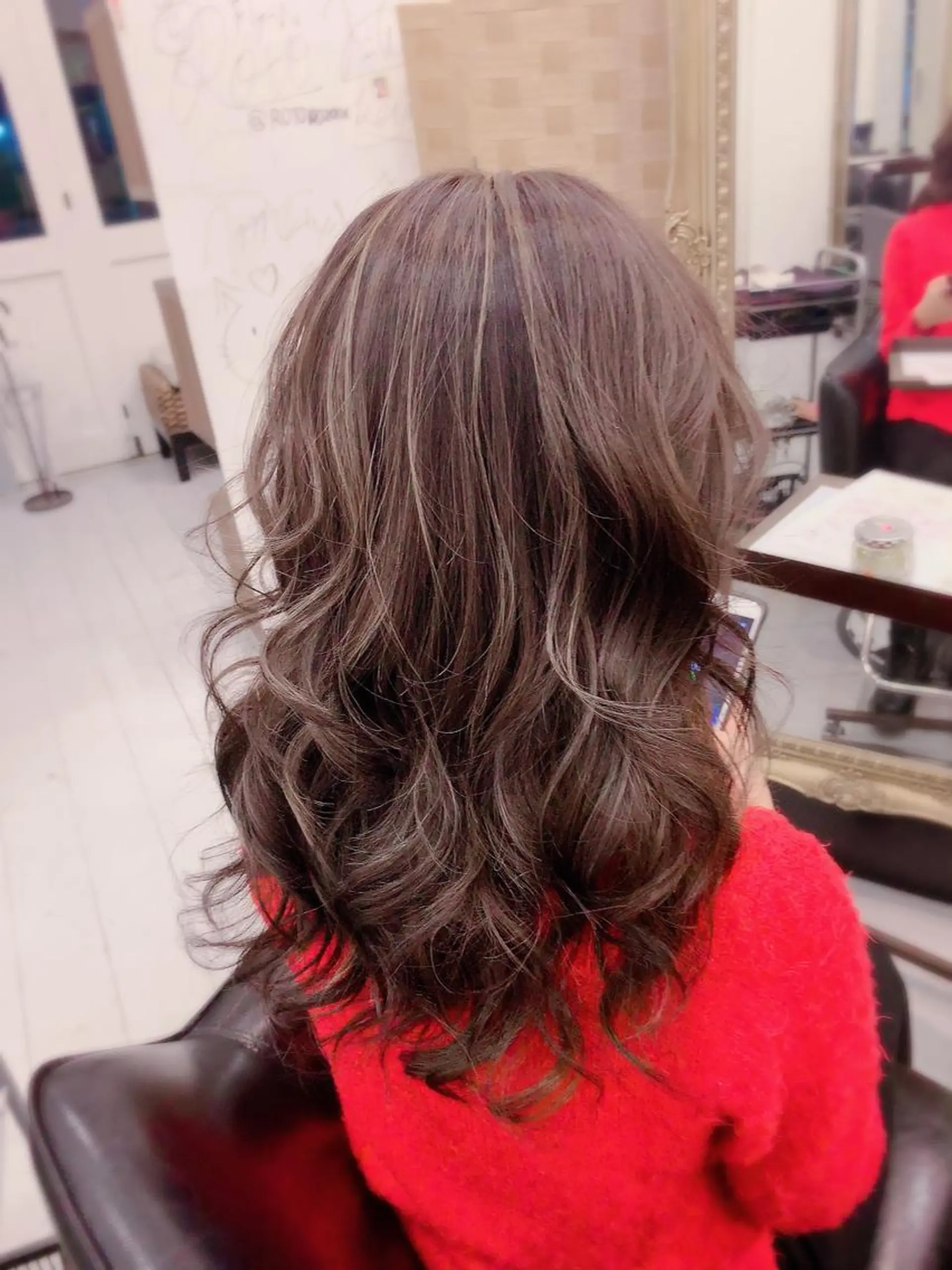 ロング カラー グレージュ ハイライトカラー ハイライト ヘアカラー トリートメント 🍀Moda by Grande🍀のヘアスタイル