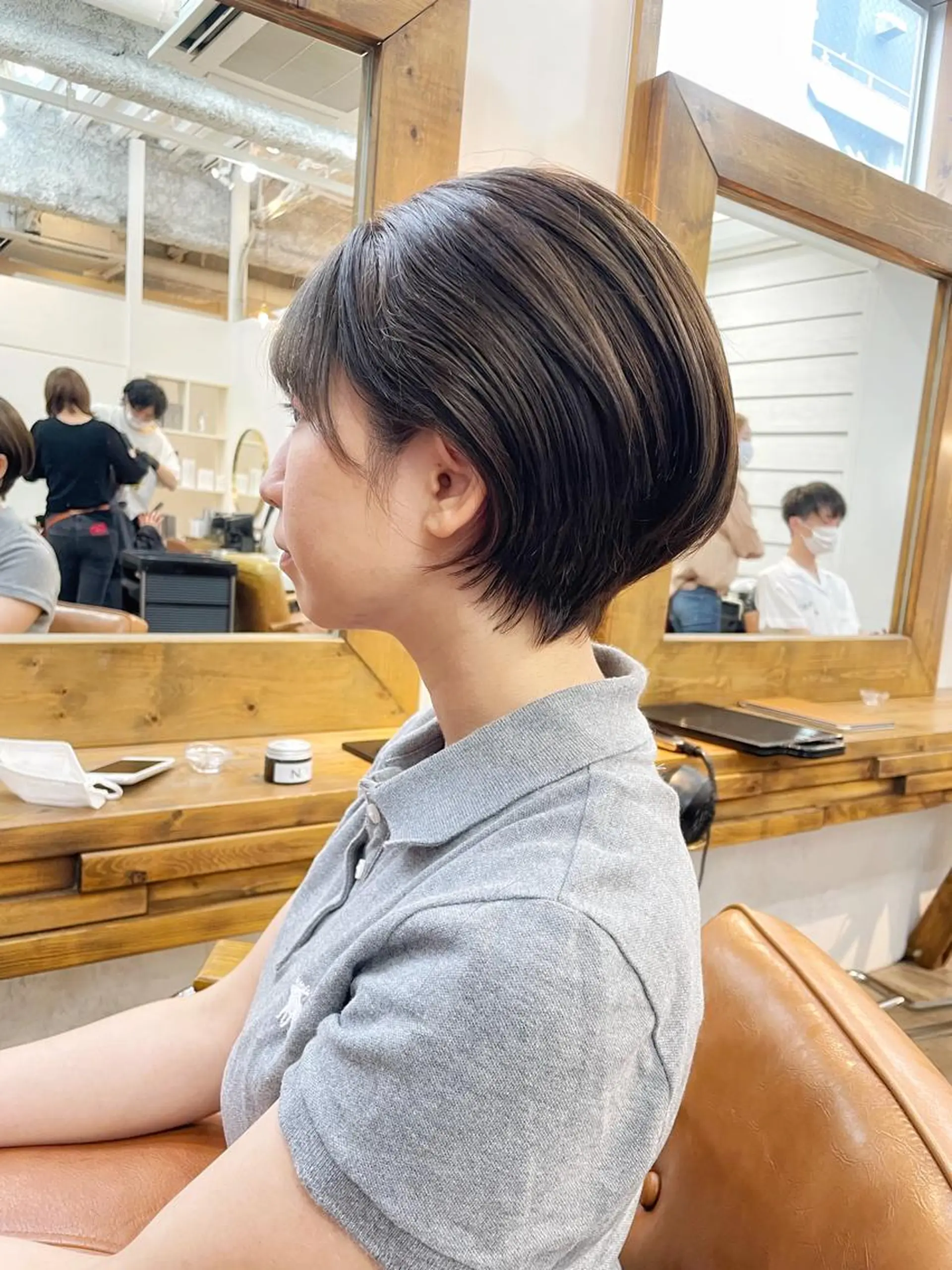 ショート カラー ショートレイヤー 丸みショート グラデーションカラー くびれヘア くせ毛 カット ヘアカラー トリートメント newline銀座所属・銀座ショート/ 大人ショート/金子涼のヘアスタイル