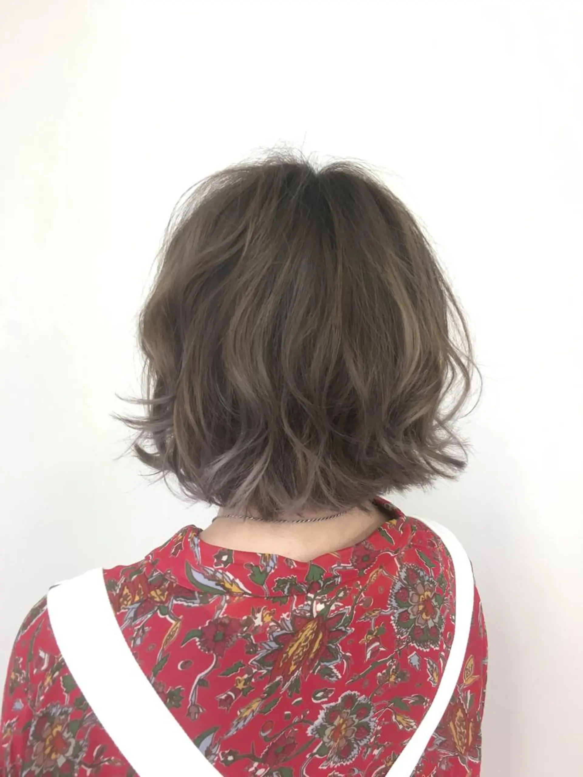 ショート カラー ハイライトカラー シルバー ハイライト カット ヘアカラー 尚平 髪質改善 大人のデザインカラーのその他イメージ