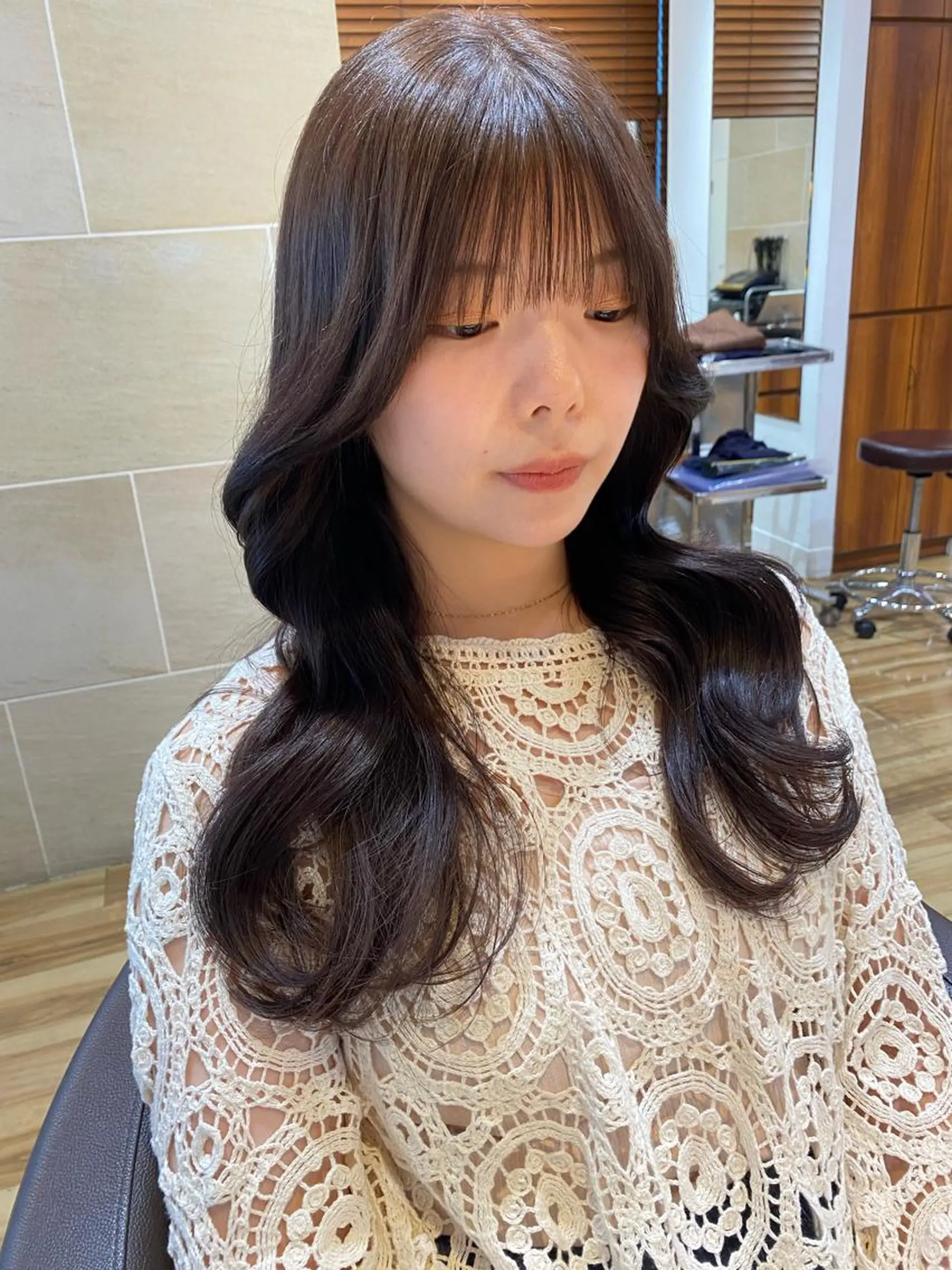 ロング カラー ブリーチ グレージュ ラベンダーカラー ラベンダーグレージュ ラベンダーグレー カット ヘアカラー トリートメント レイヤーカット /透明感/千葉怜寿のヘアスタイル