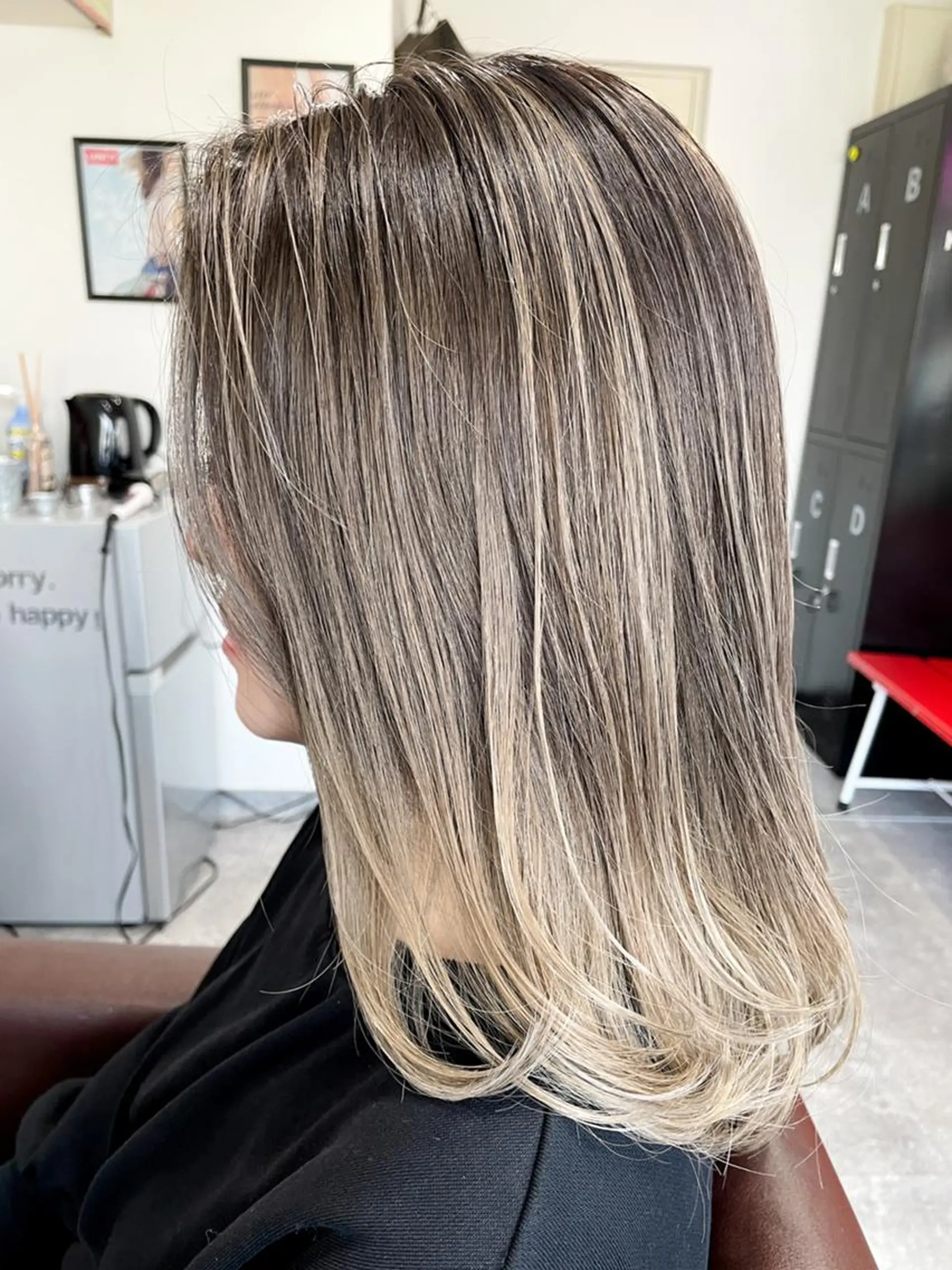 ミディアム カラー バレイヤージュ レイヤーカット ヘアカラー トリートメント WONK. ウォンク 心斎橋のヘアスタイル