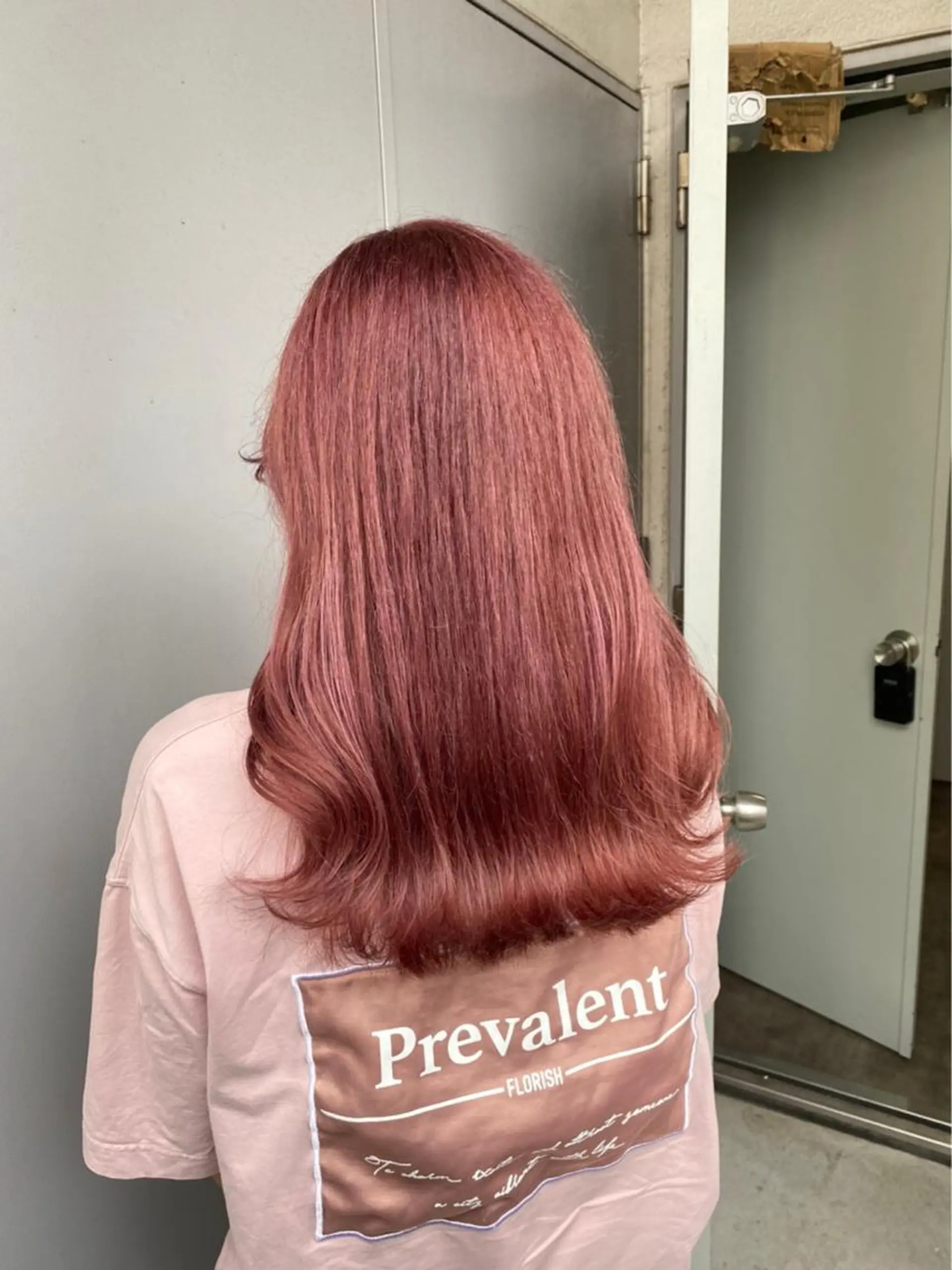 ミディアム ❤︎ワンホンガーリー なハイトーンヘア❤︎のヘアスタイル