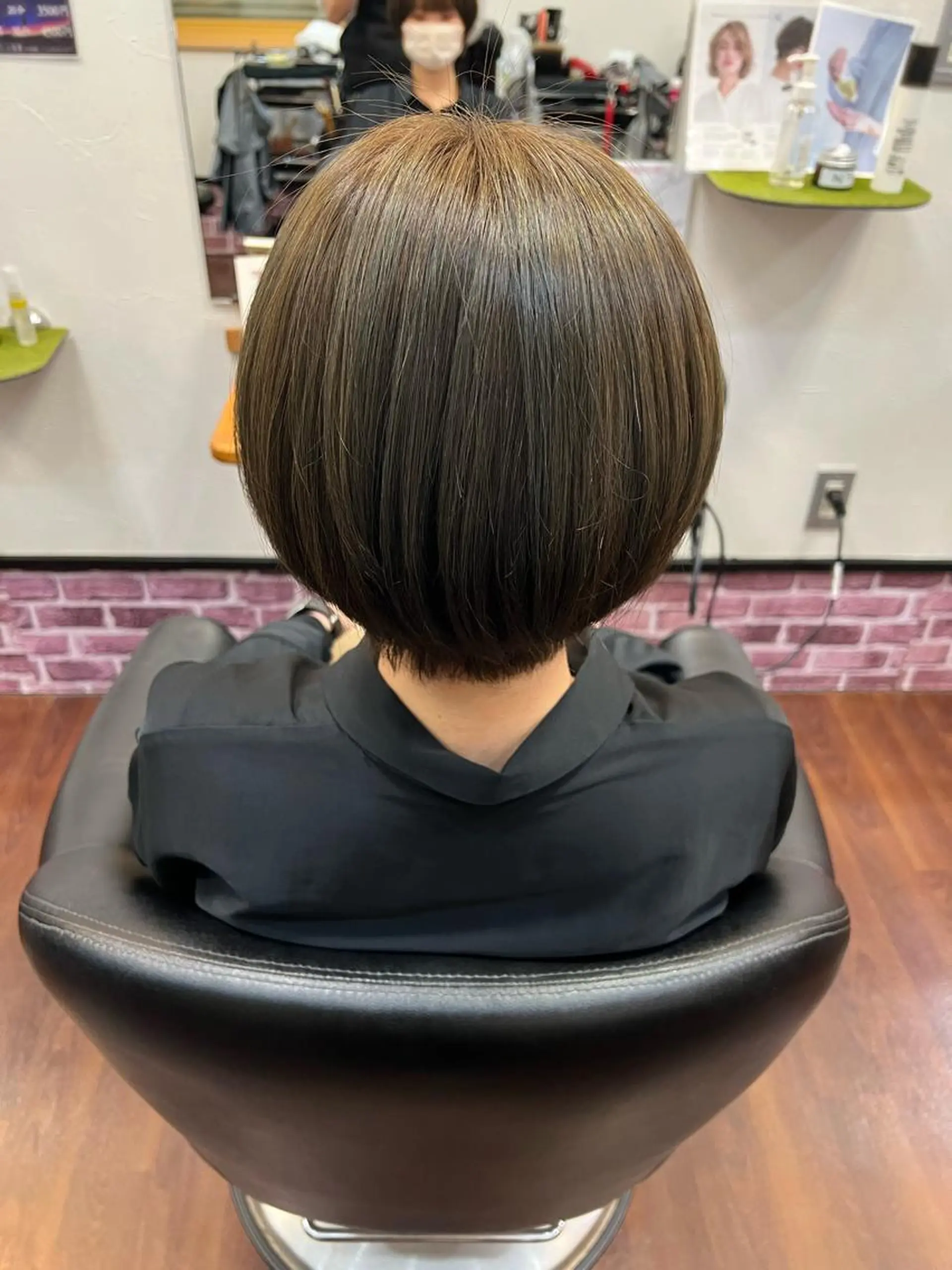 ショート カラー グレージュ オリーブグレージュ オリーブグレー 松田 紗采のヘアスタイル