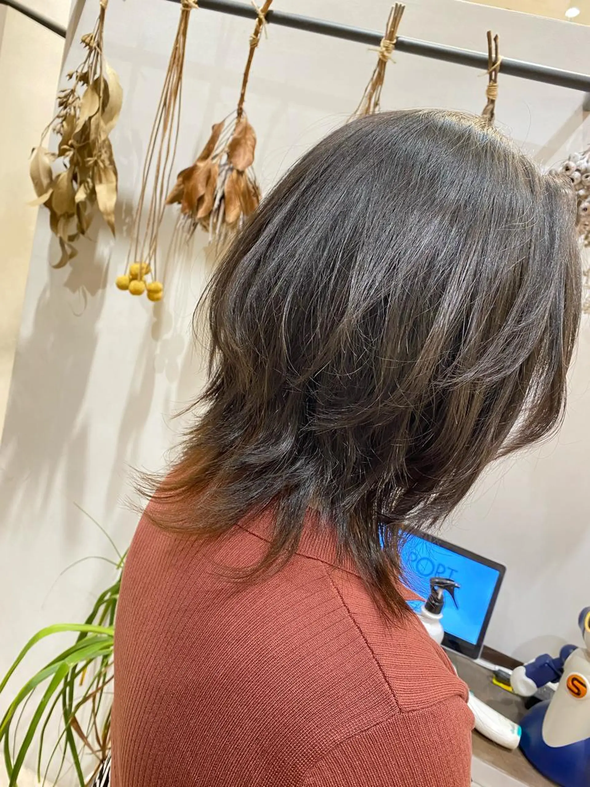 ミディアム ウルフカット カット ヘアカラー トリートメント サイトウ ナツキのヘアスタイル